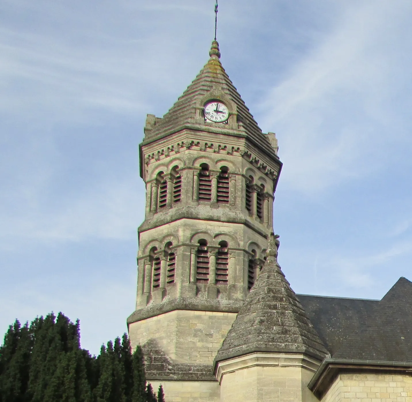 Photo showing: Détail du clocher octogonal de l'église.