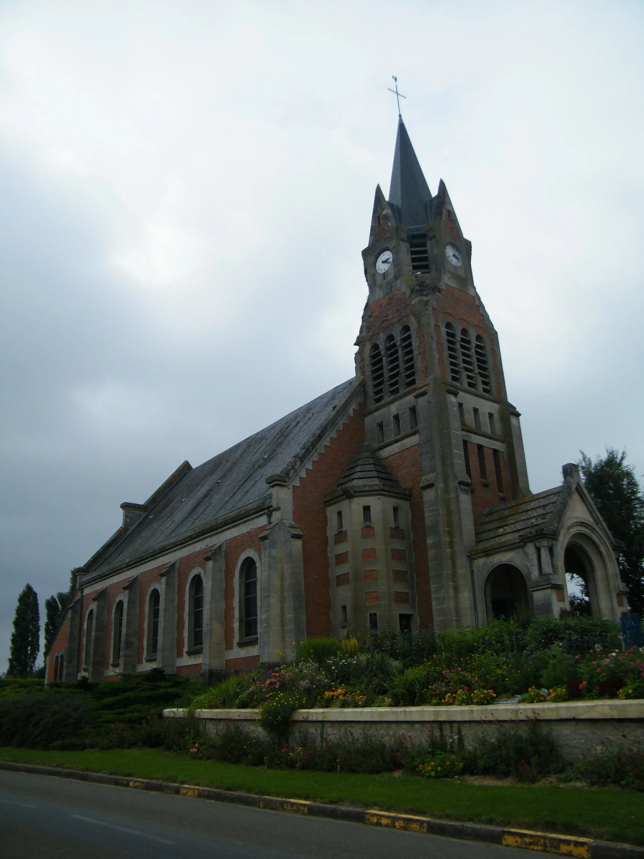 Photo showing: L'église Saint-Remy de Pertain (Somme, France).