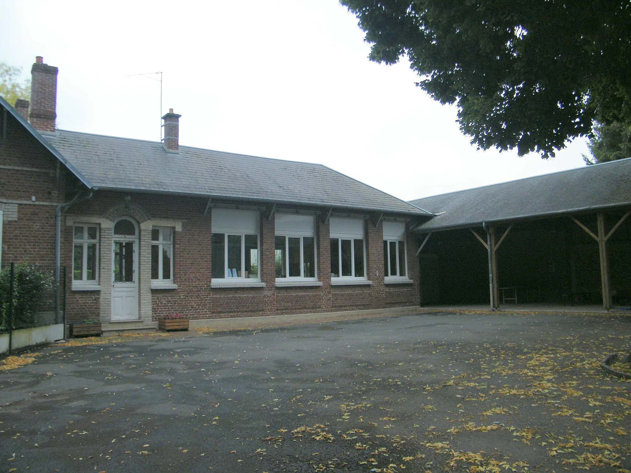 Photo showing: école d'Omiécourt, Somme, France.