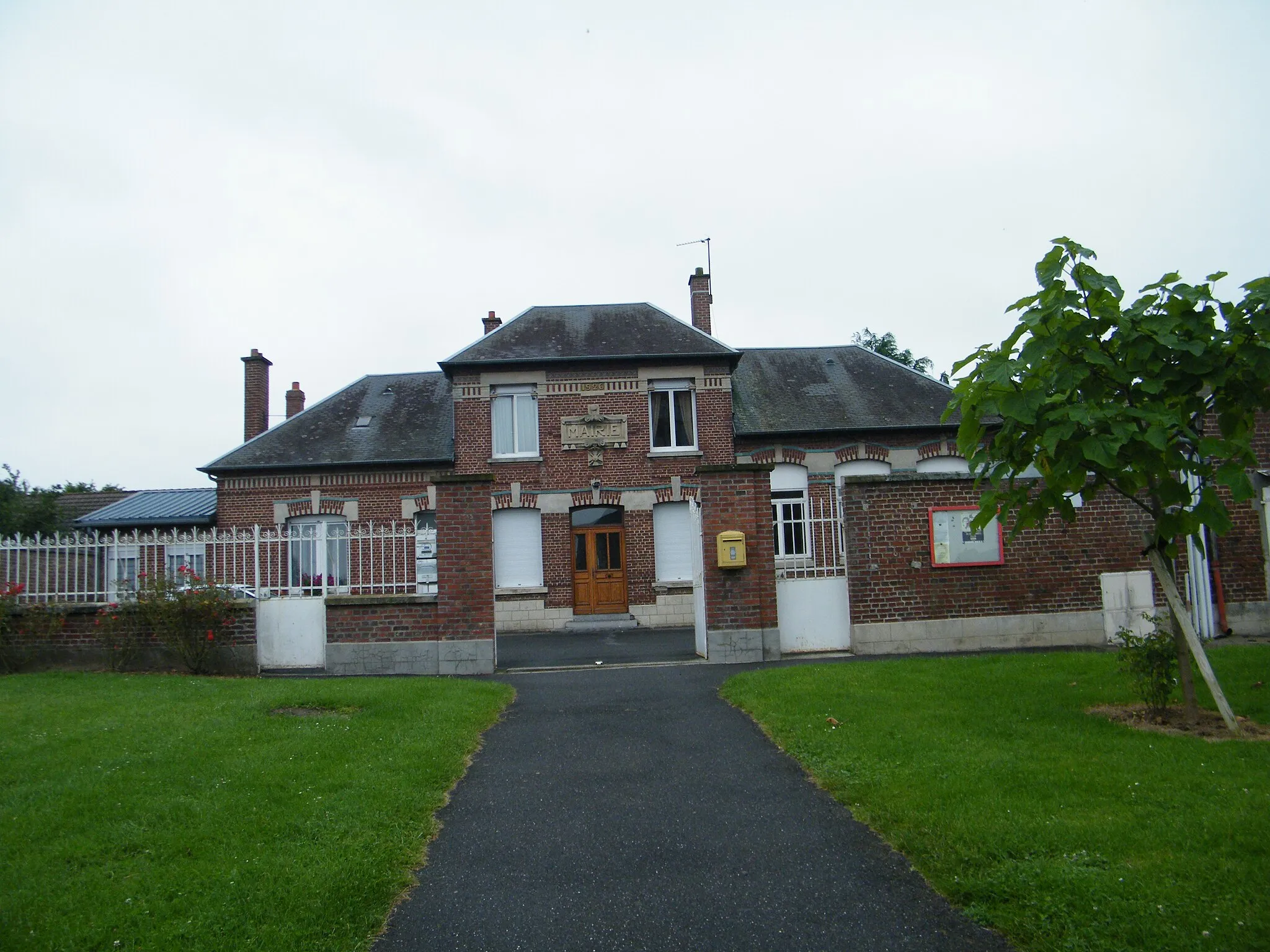 Photo showing: Mairie, ancienne école.