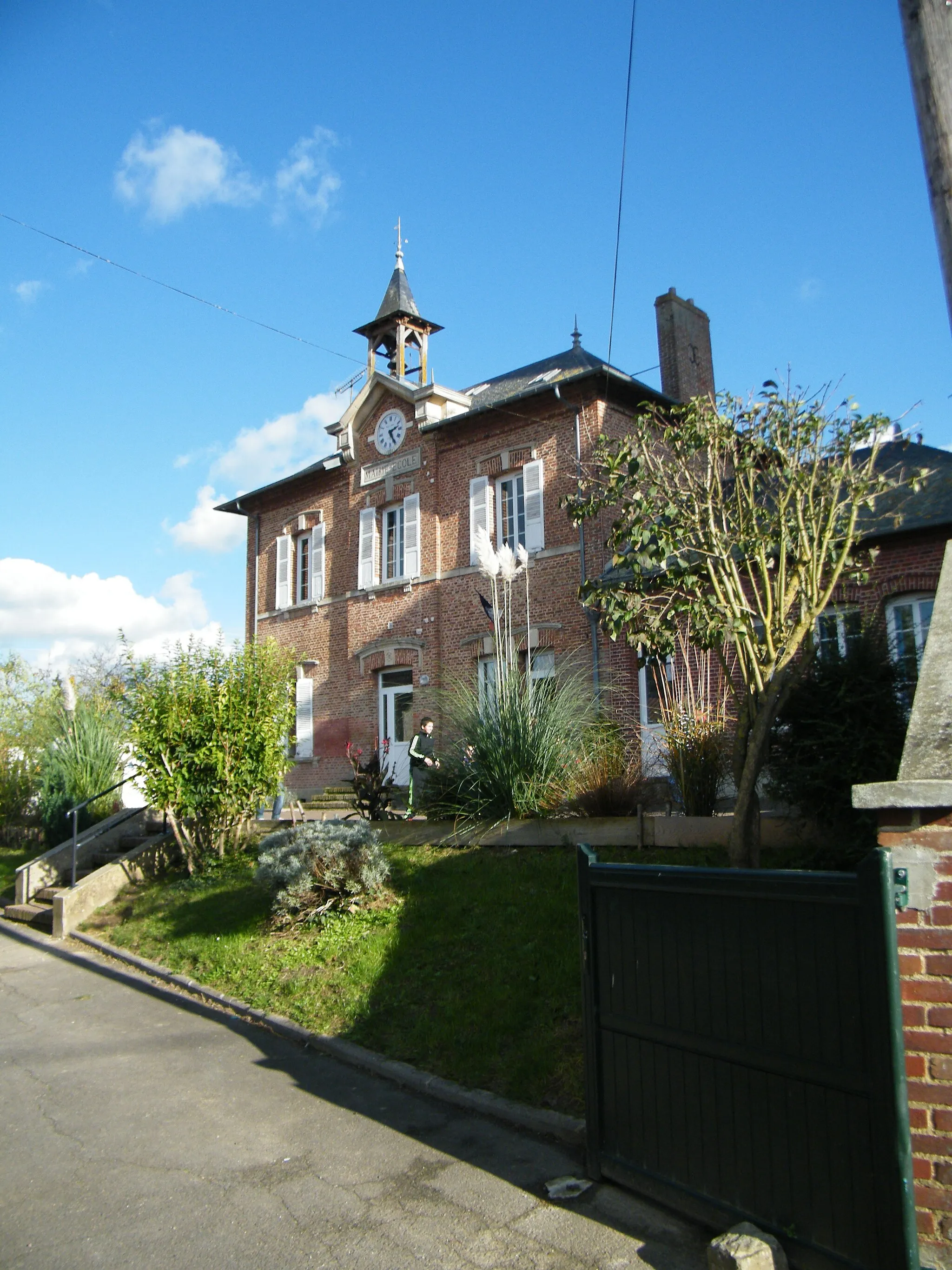 Photo showing: Mairie-école.