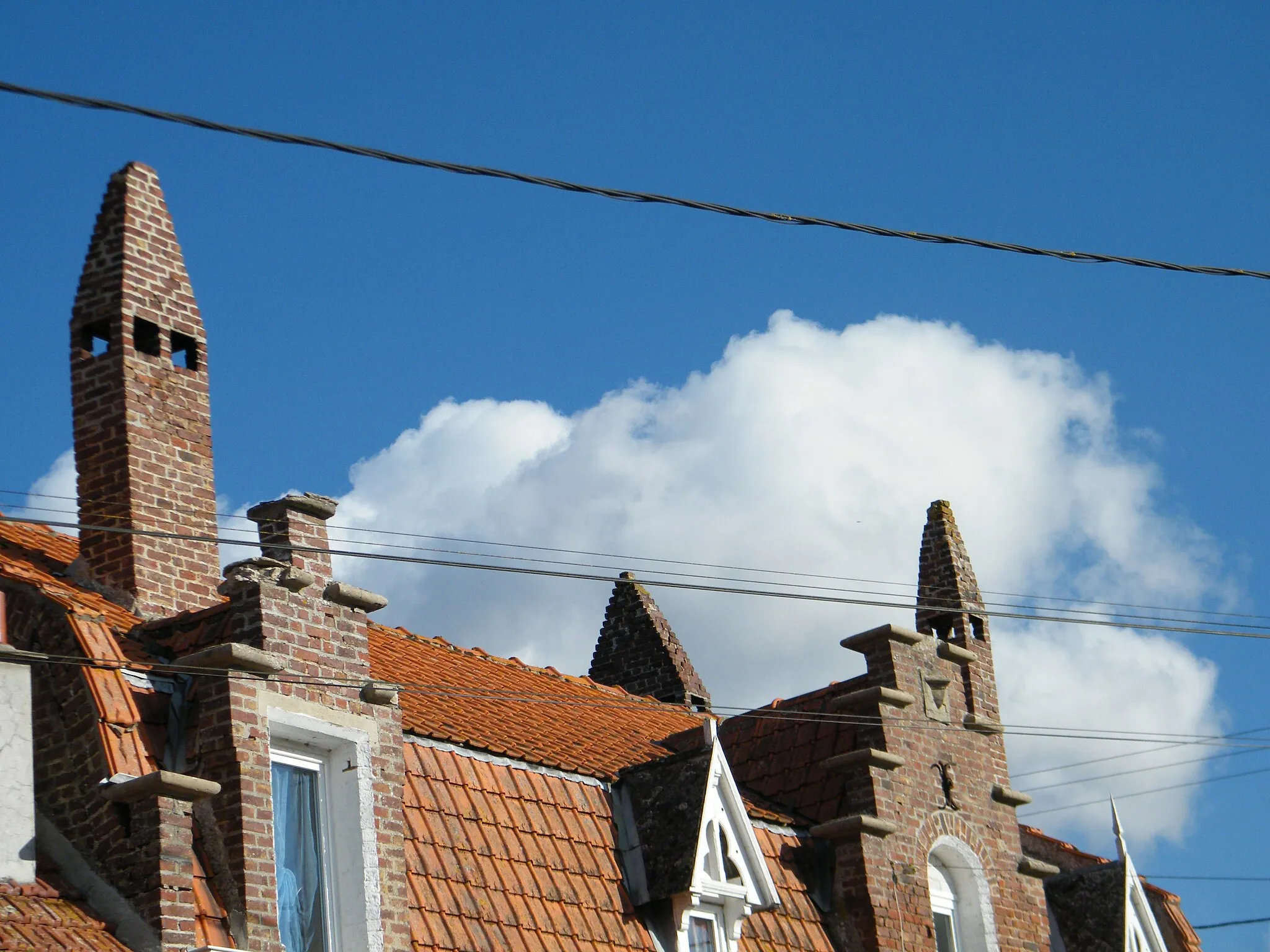 Photo showing: Cheminées stylées.