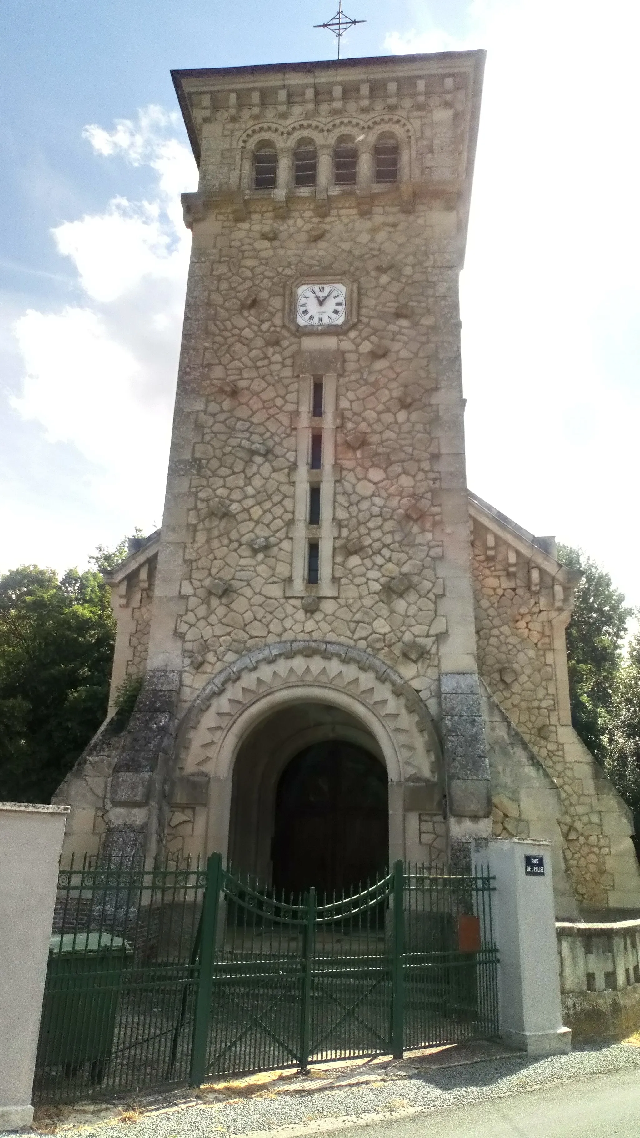 Photo showing: Eglise de Bouillancourt-la-Bataille 3