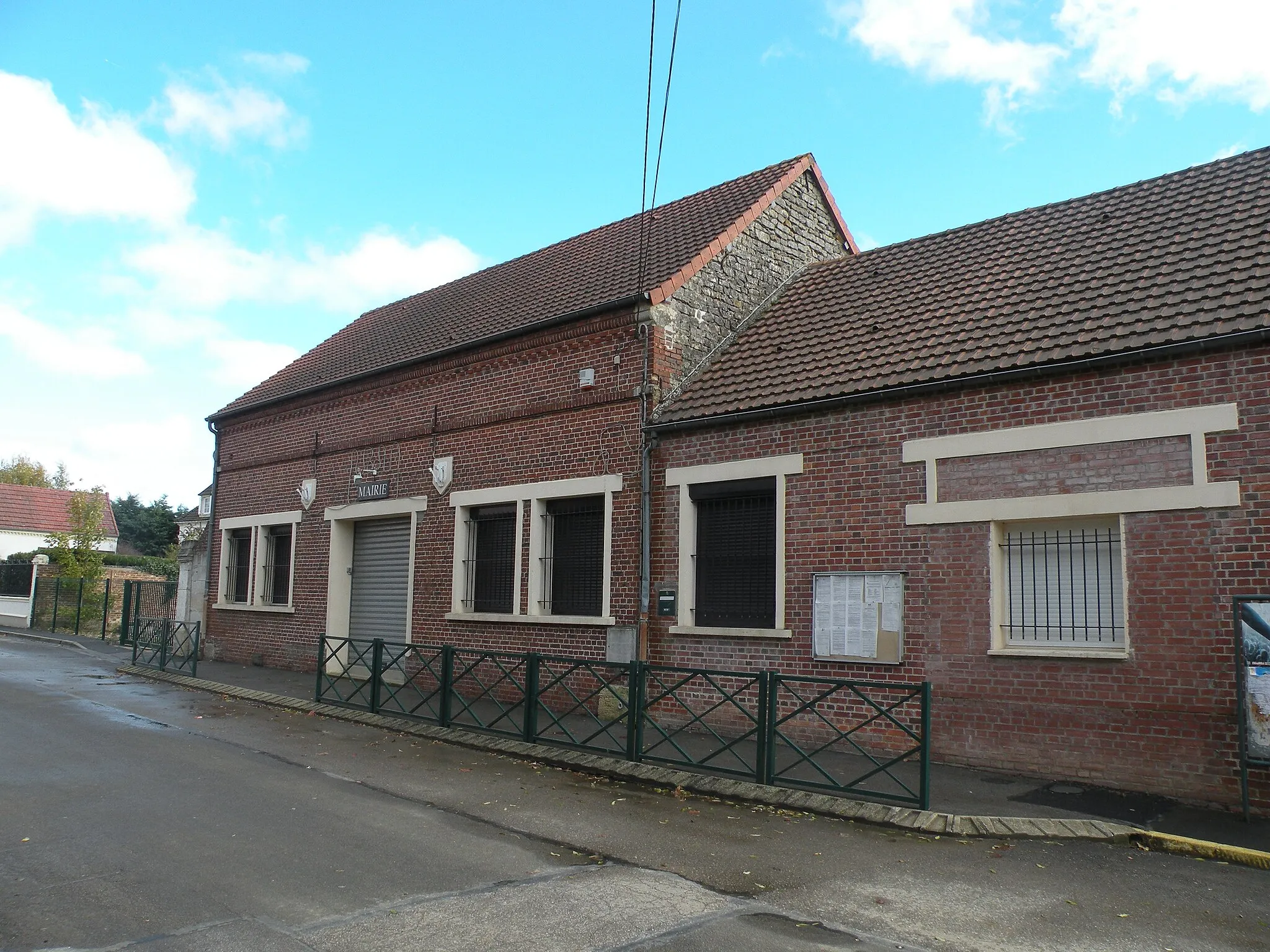 Photo showing: Lachapelle-Saint-Pierre mairie