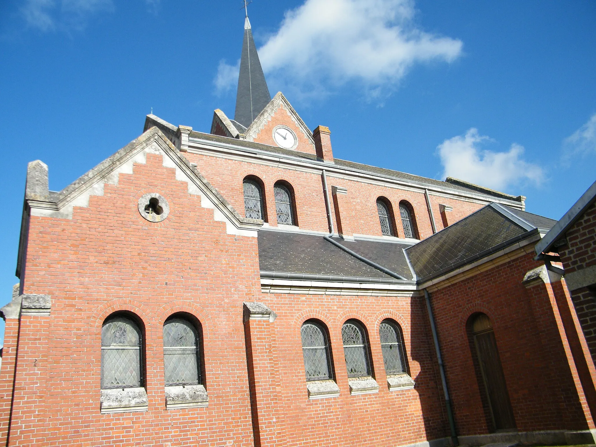 Photo showing: L'église Saint-Aubin de Marquivillers (Somme-Fr).