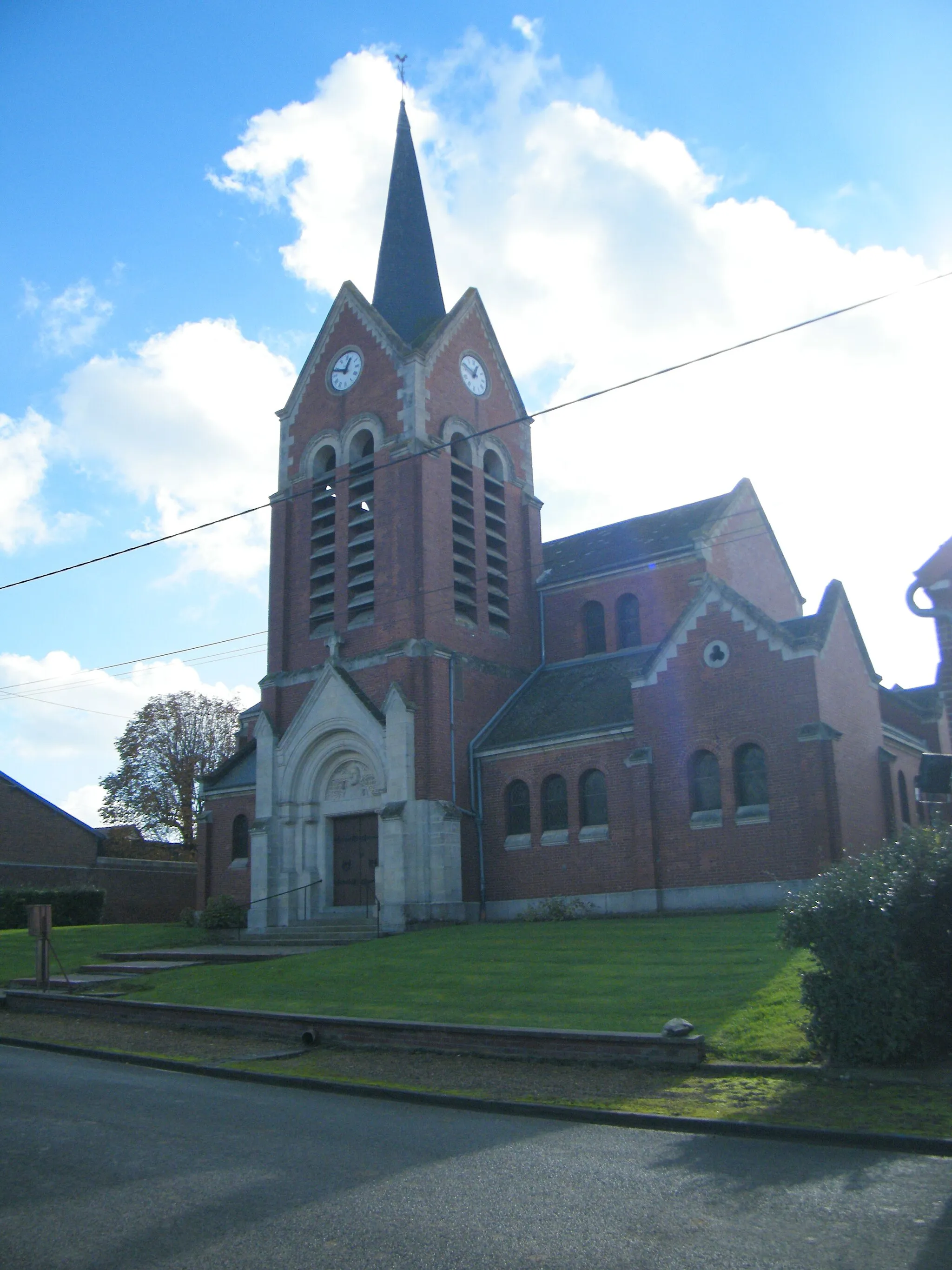 Photo showing: L'église Saint-Aubin de Marquivillers (Somme-Fr).