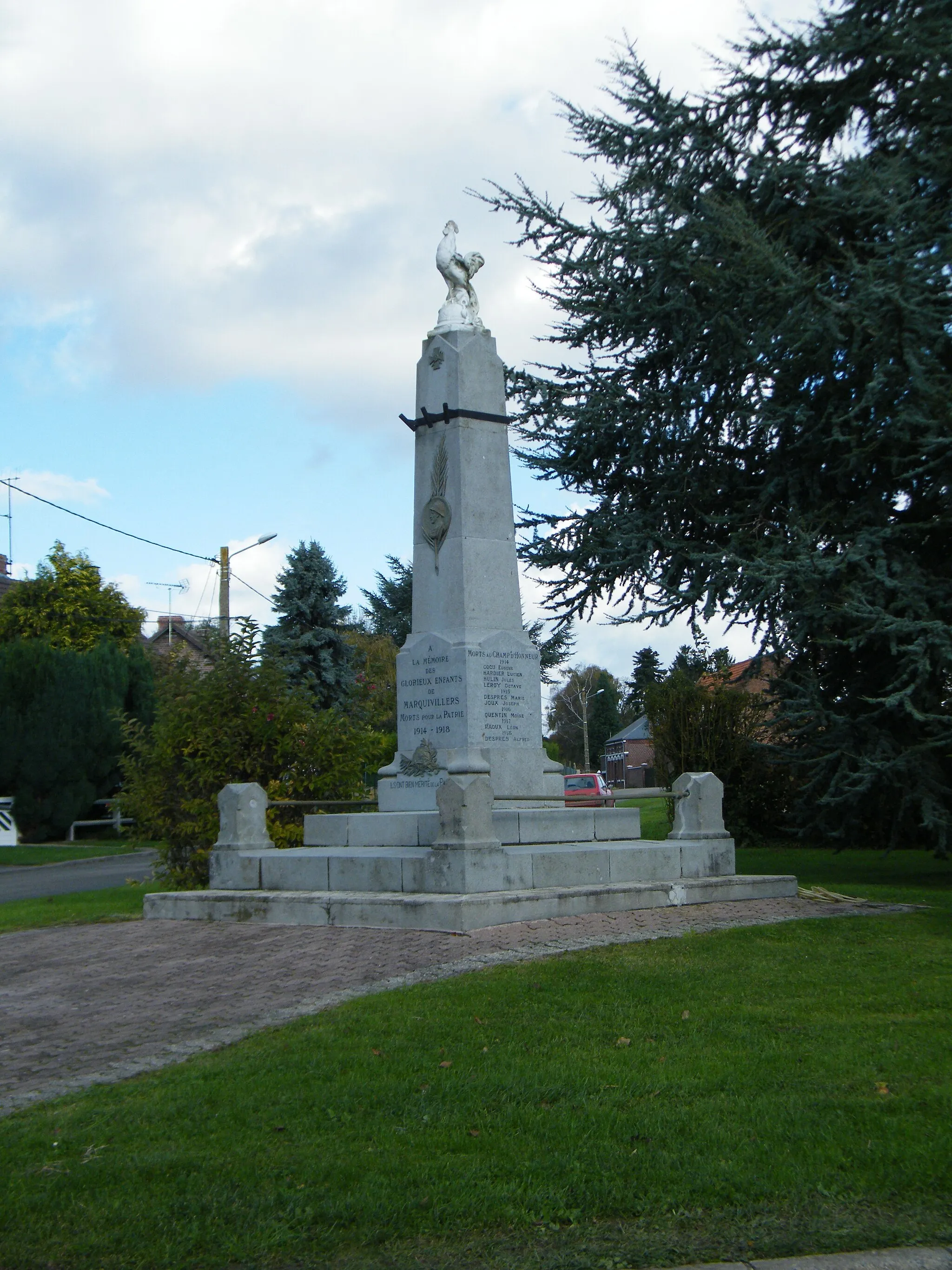 Photo showing: Monument.