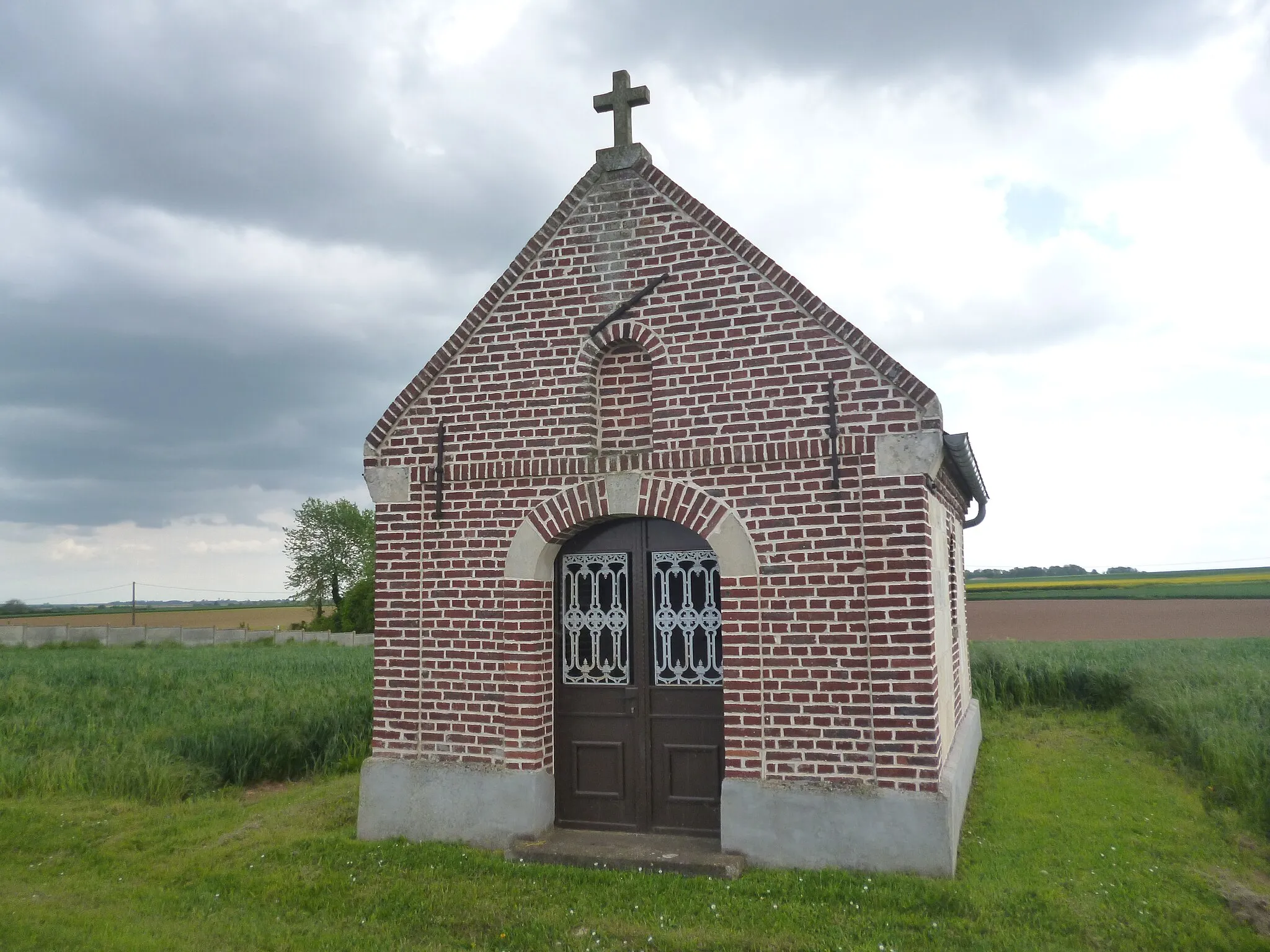 Photo showing: Oratoire situé sur la commune de Royaucourt (Oise).