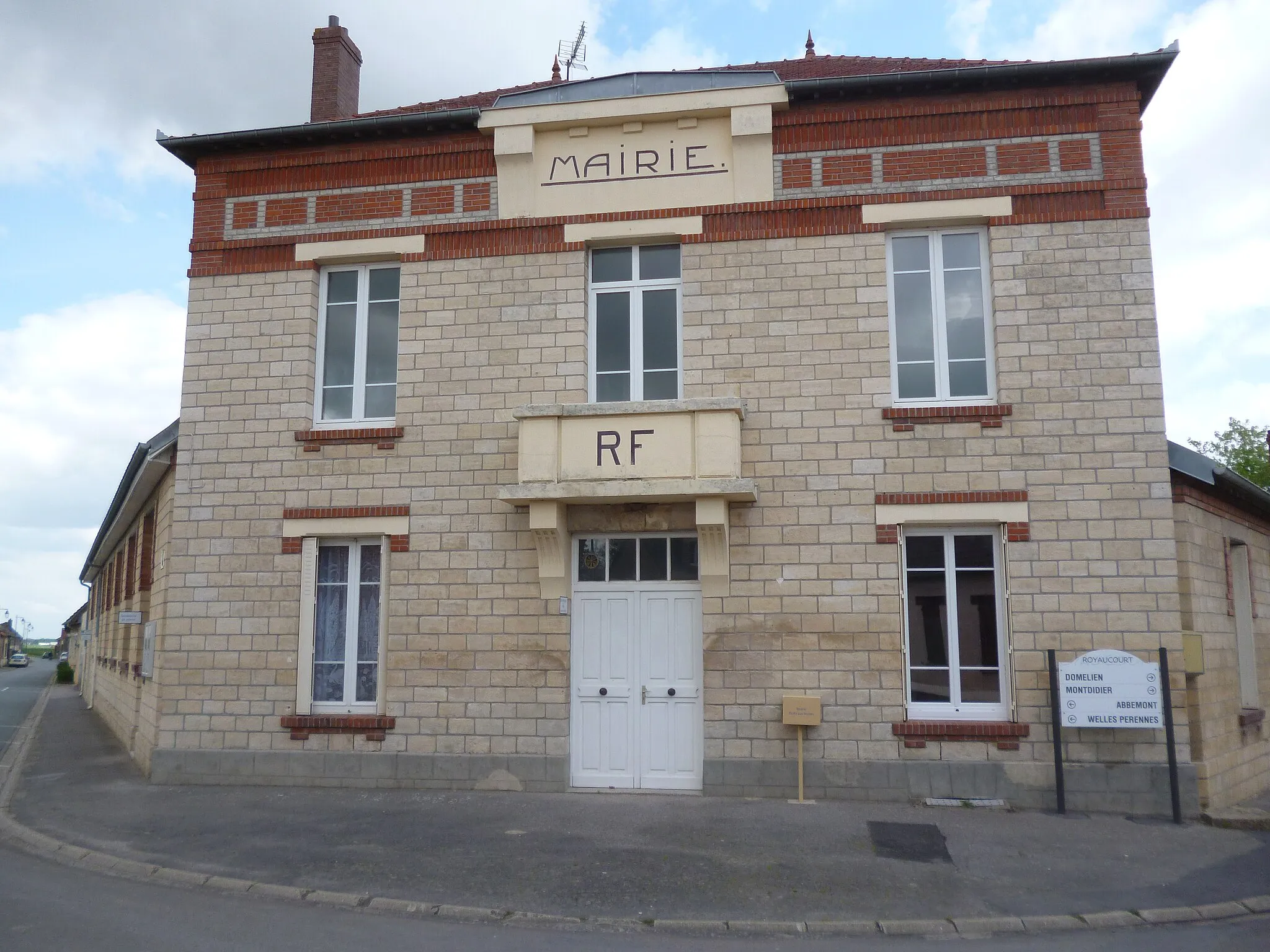 Photo showing: Mairie de la commune de Royaucourt (Oise).