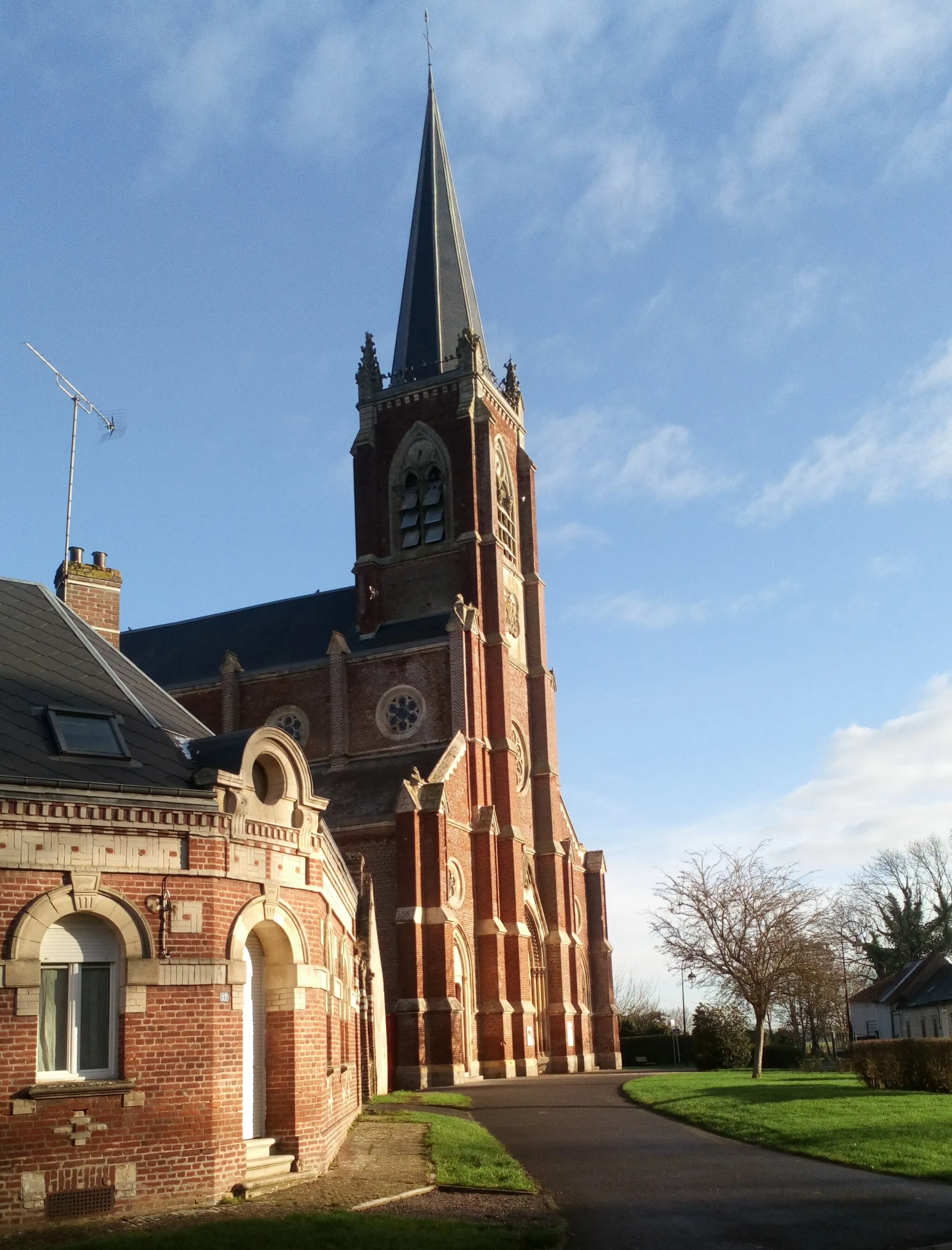 Photo showing: Le Quesnel, église Saint-Léger 23