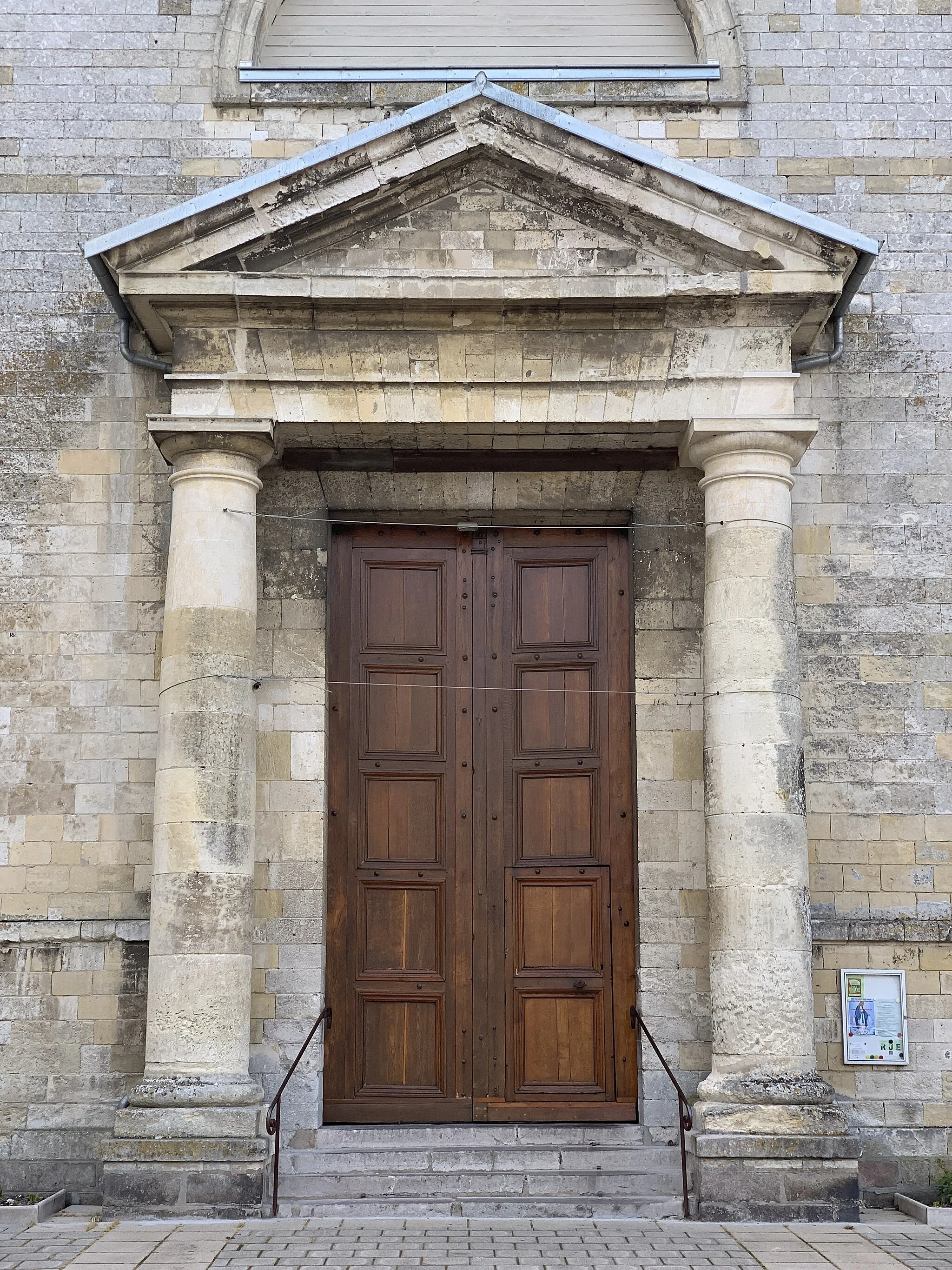 Photo showing: Église Saint-Wulphy, Rue dans la Somme.