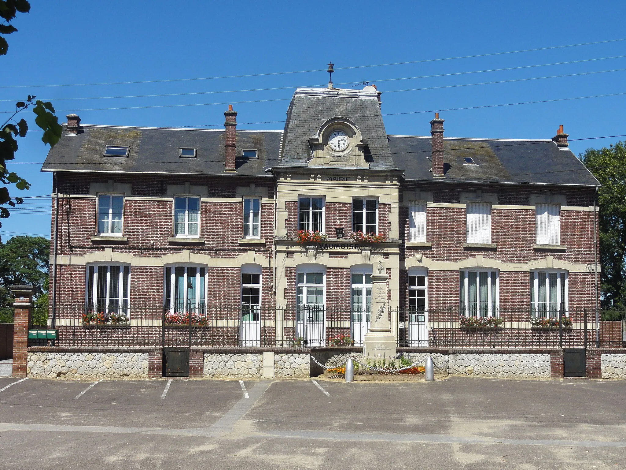 Photo showing: Mairie, RD 1324.