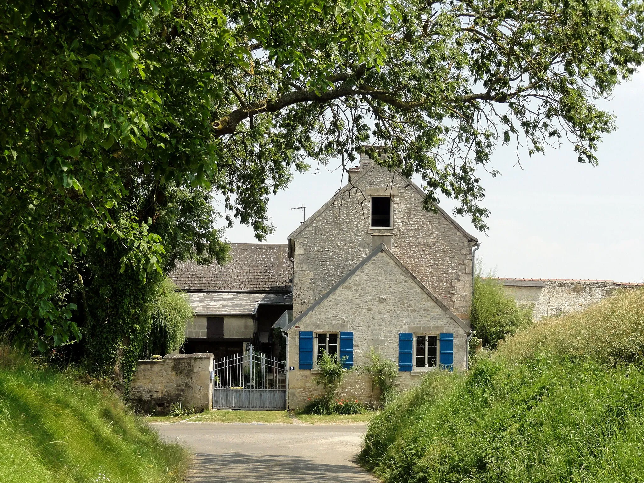 Photo showing: Rue de Bapaume.