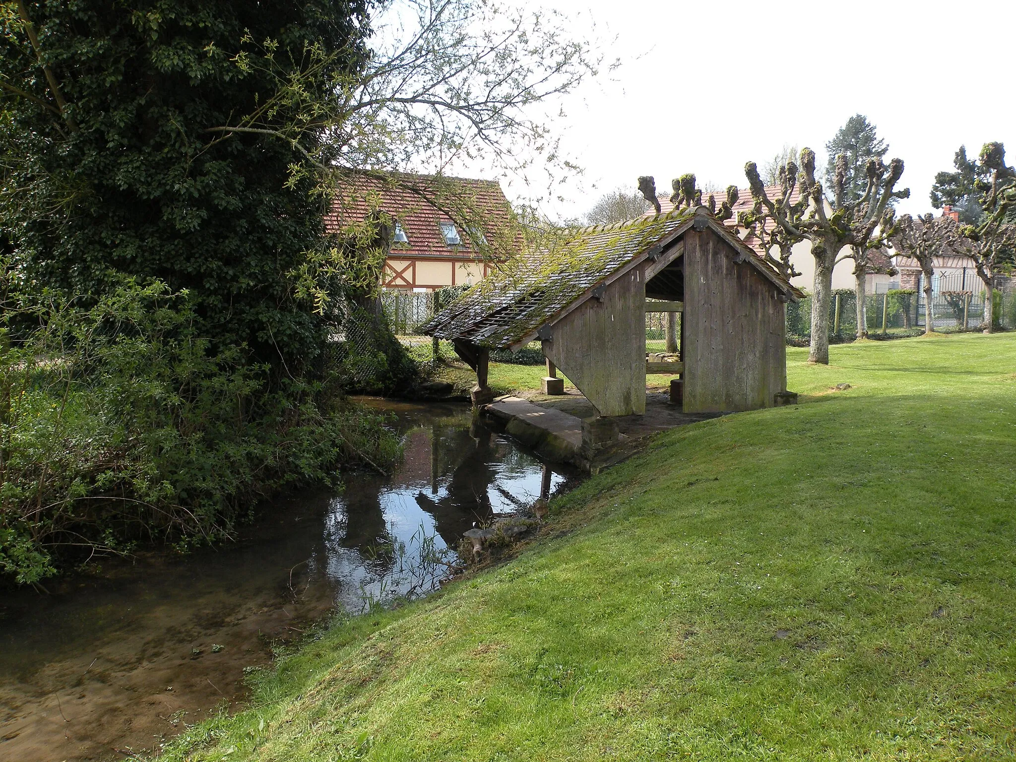 Photo showing: lavoir et ru de Senots