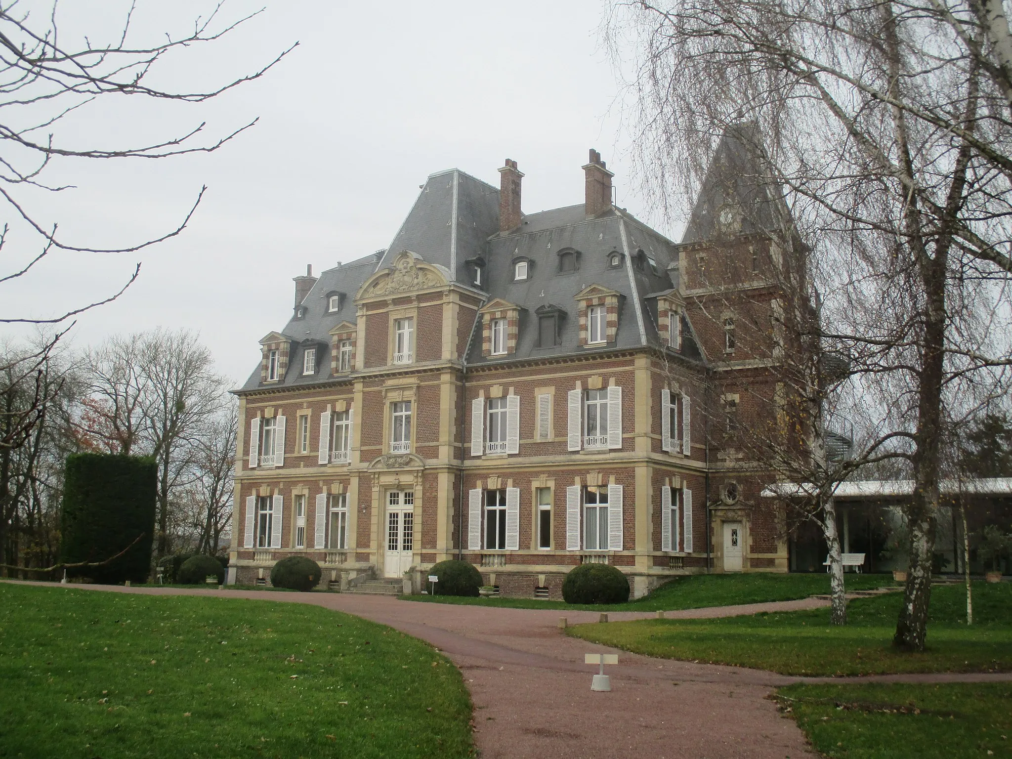 Photo showing: Vue du château de Troussures en décembre 2015.