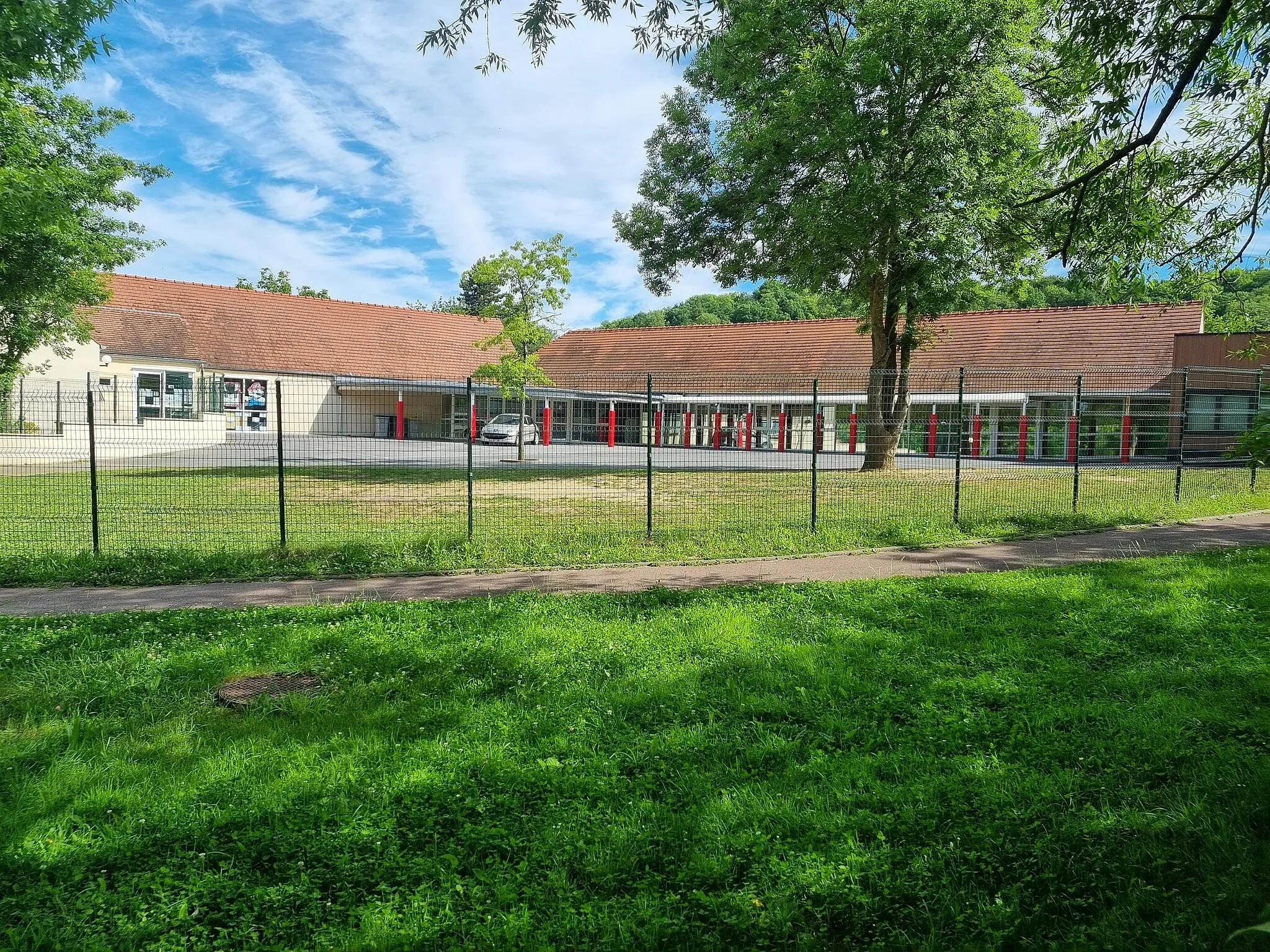 Photo showing: Ecole Chantal Mauduit de Mogneville