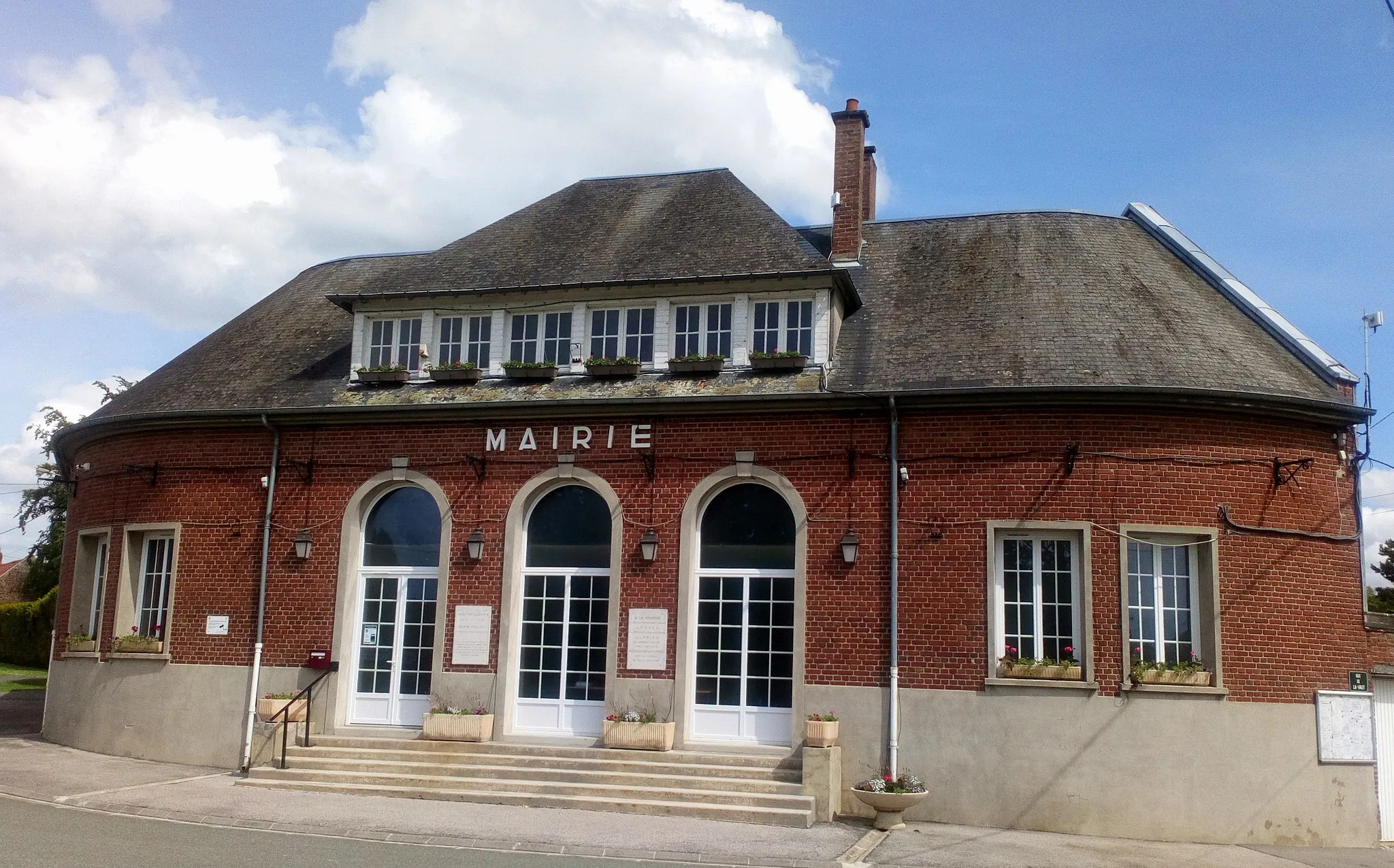 Photo showing: Mairie de Méricourt-sur-Somme