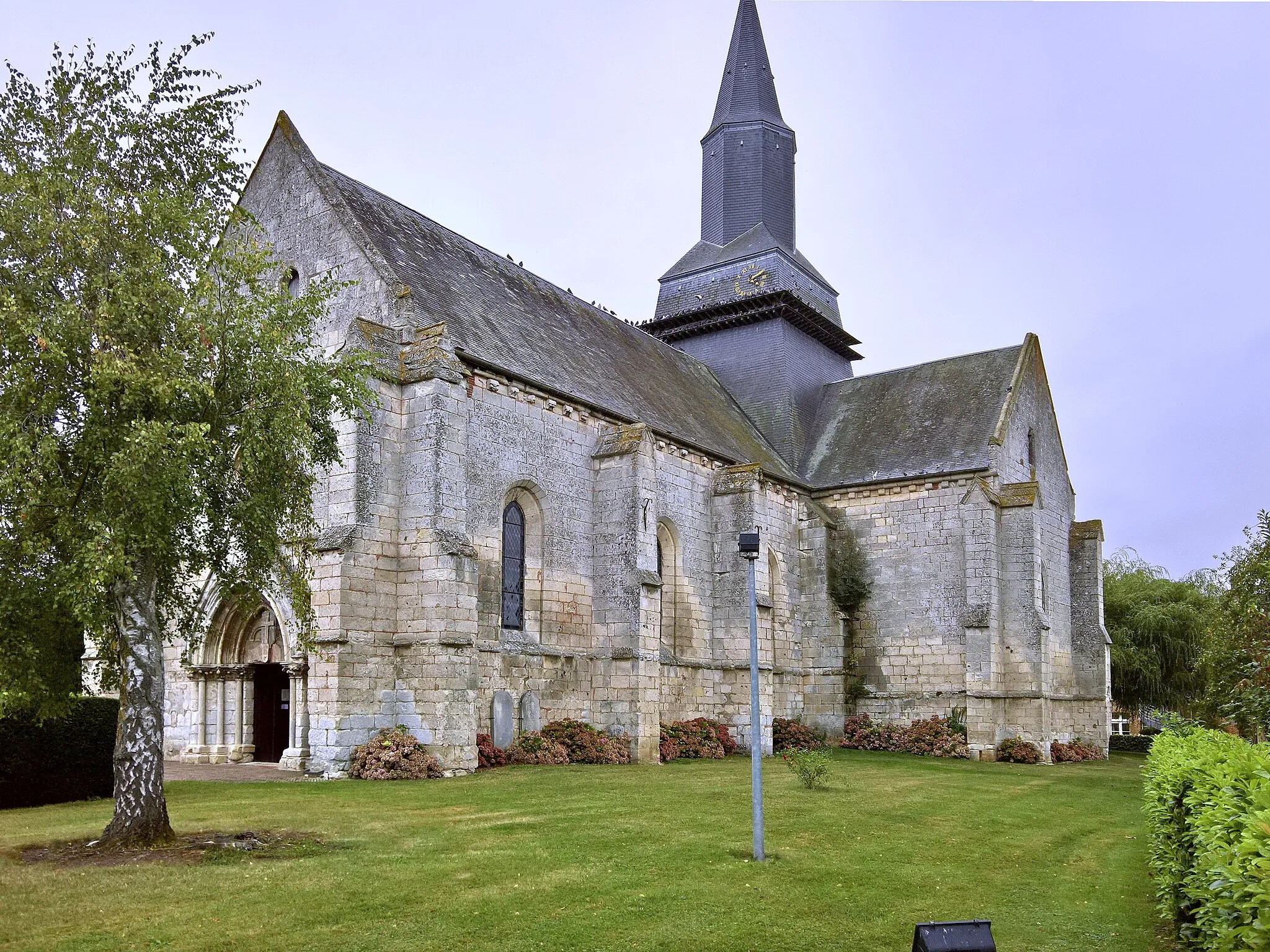 Photo showing: Eglise St-Aubin de Sommereux - Vue générale