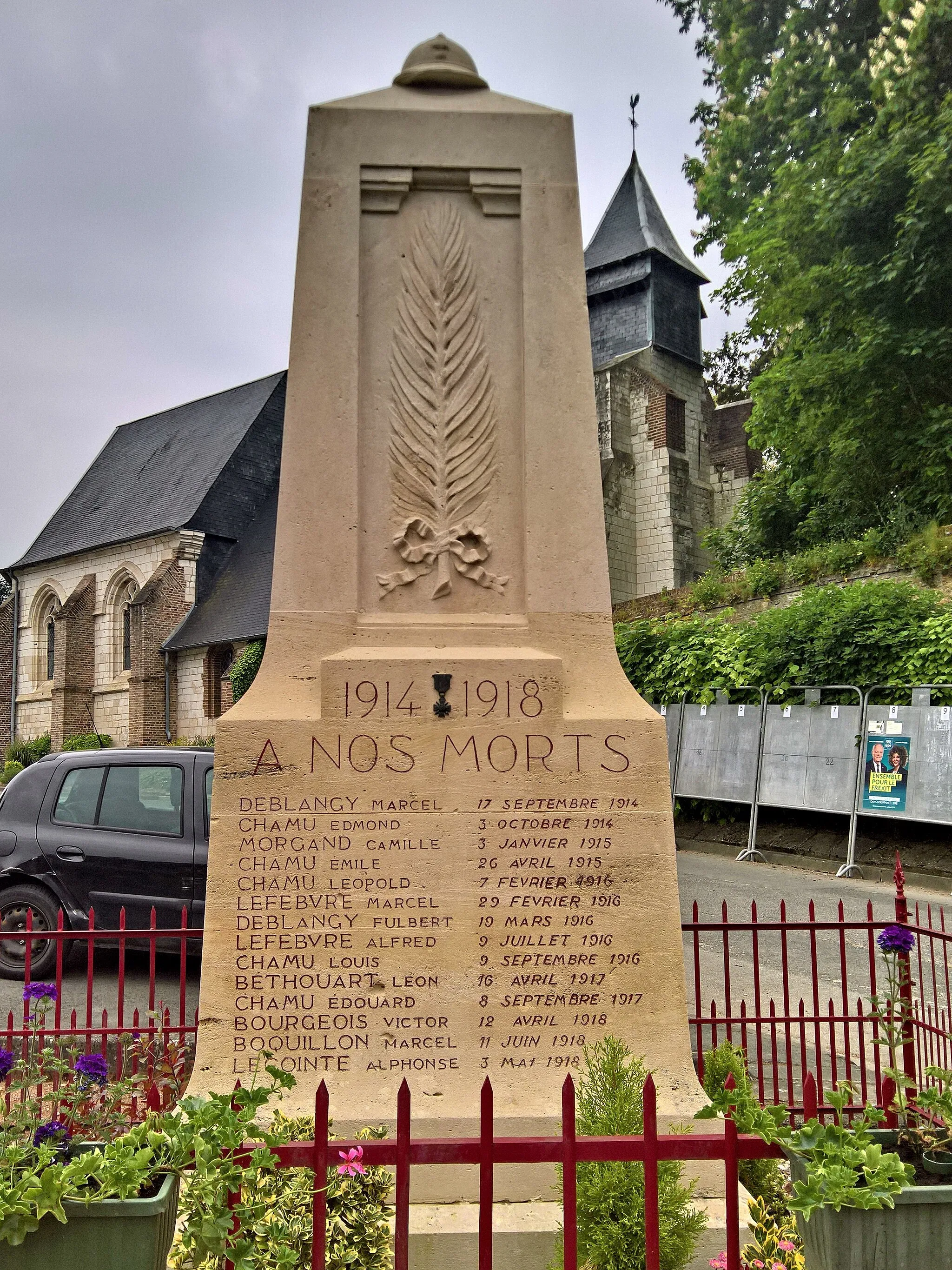 Photo showing: Saveuse : Monument aux morts