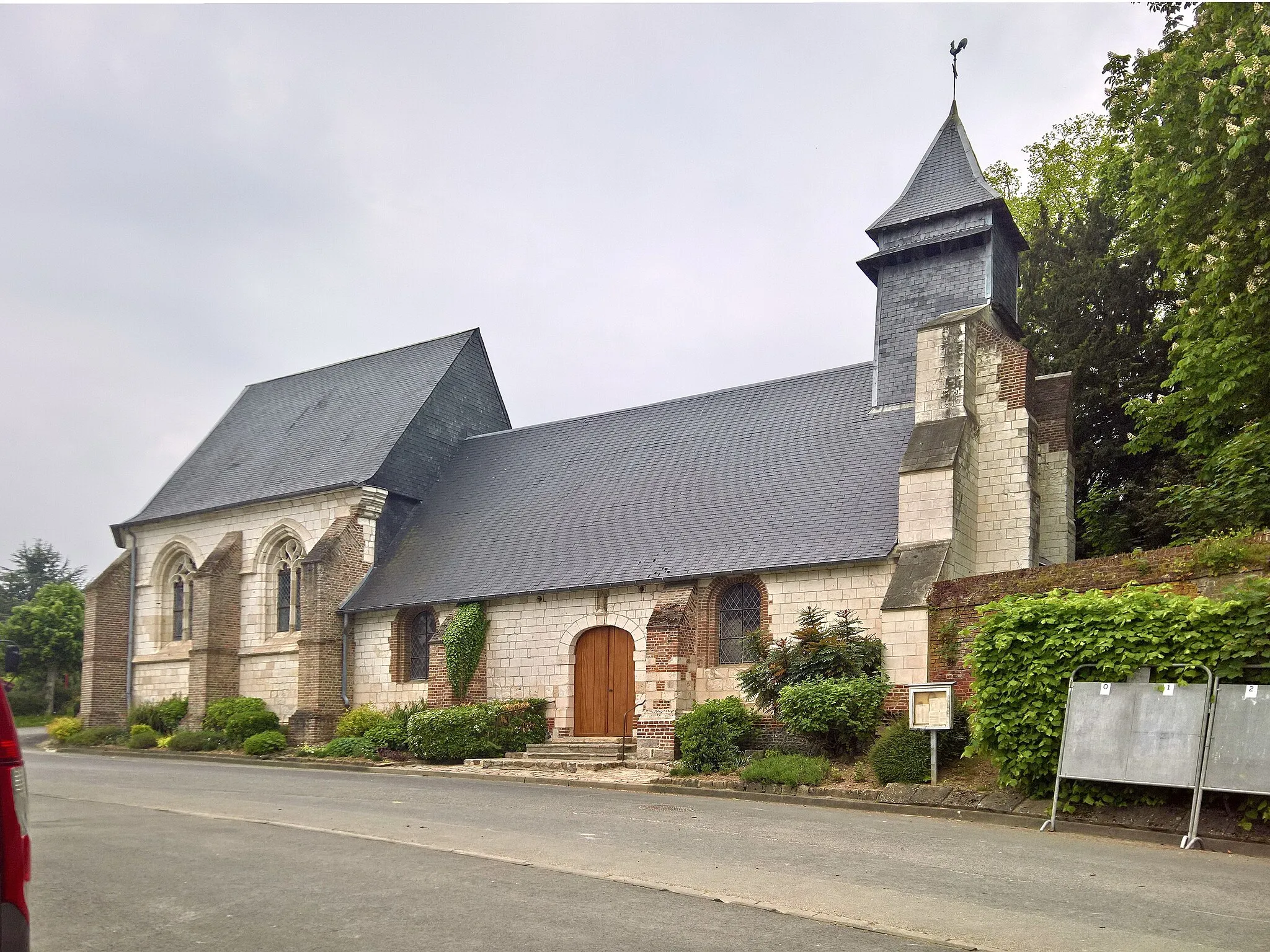 Photo showing: Saveuse : Église Notre-Dame-de-la-Nativité