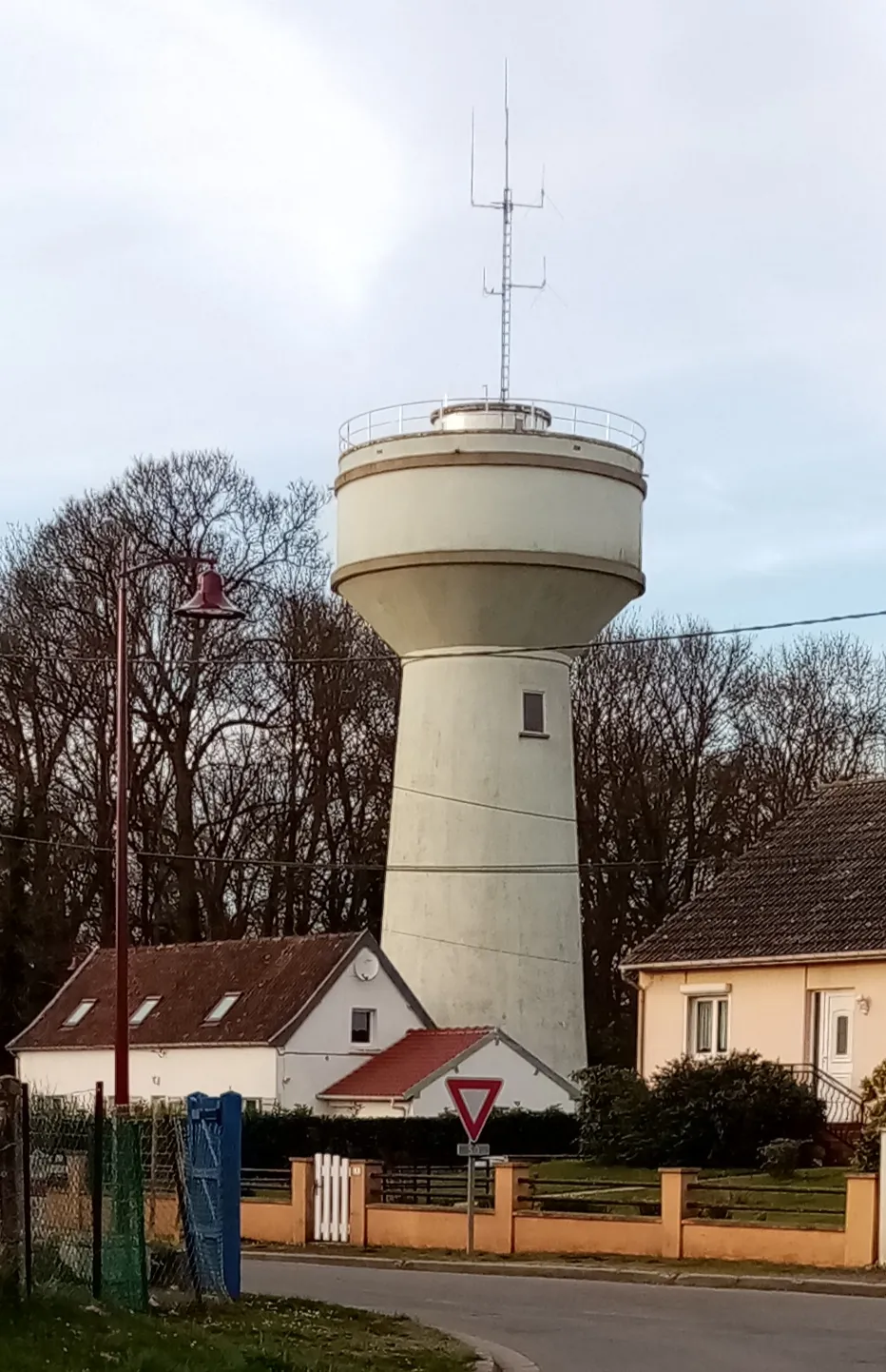 Photo showing: Hornoy-le-Bourg, Somme, France, château d'eau.