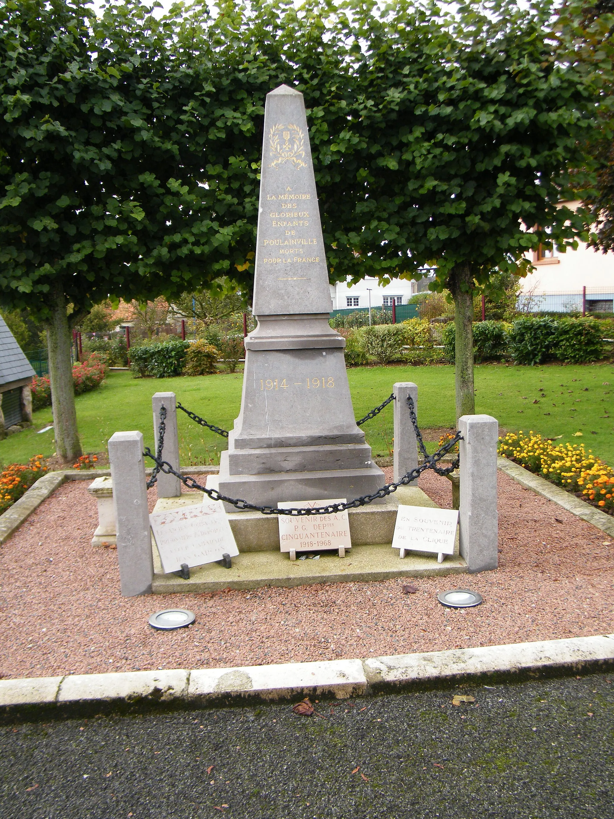 Photo showing: Monument aux morts pour la patrie de Poulainville, Somme, France.