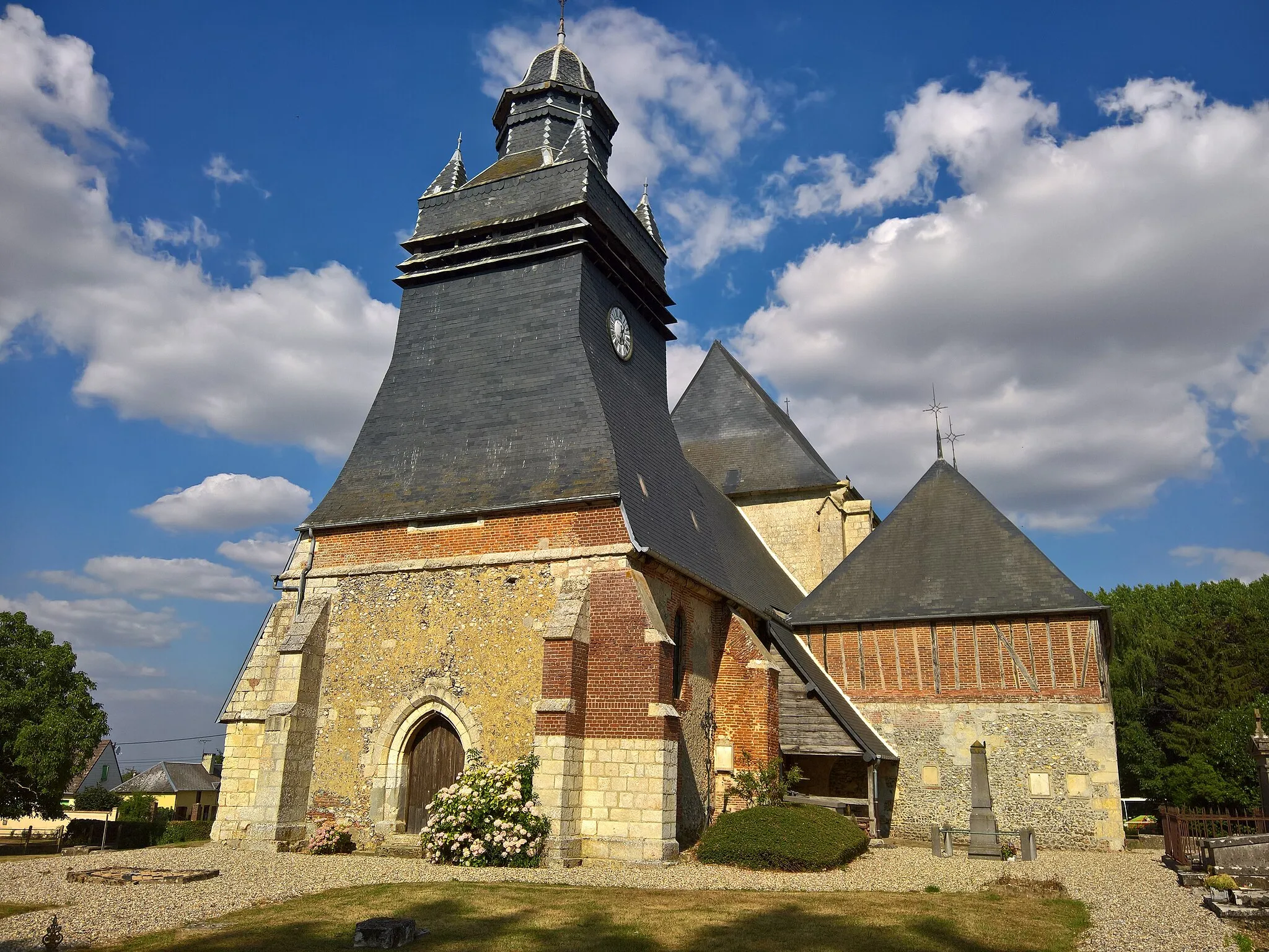 Photo showing: Le Hamel (Oise) : Façade de l'église Notre-Dame