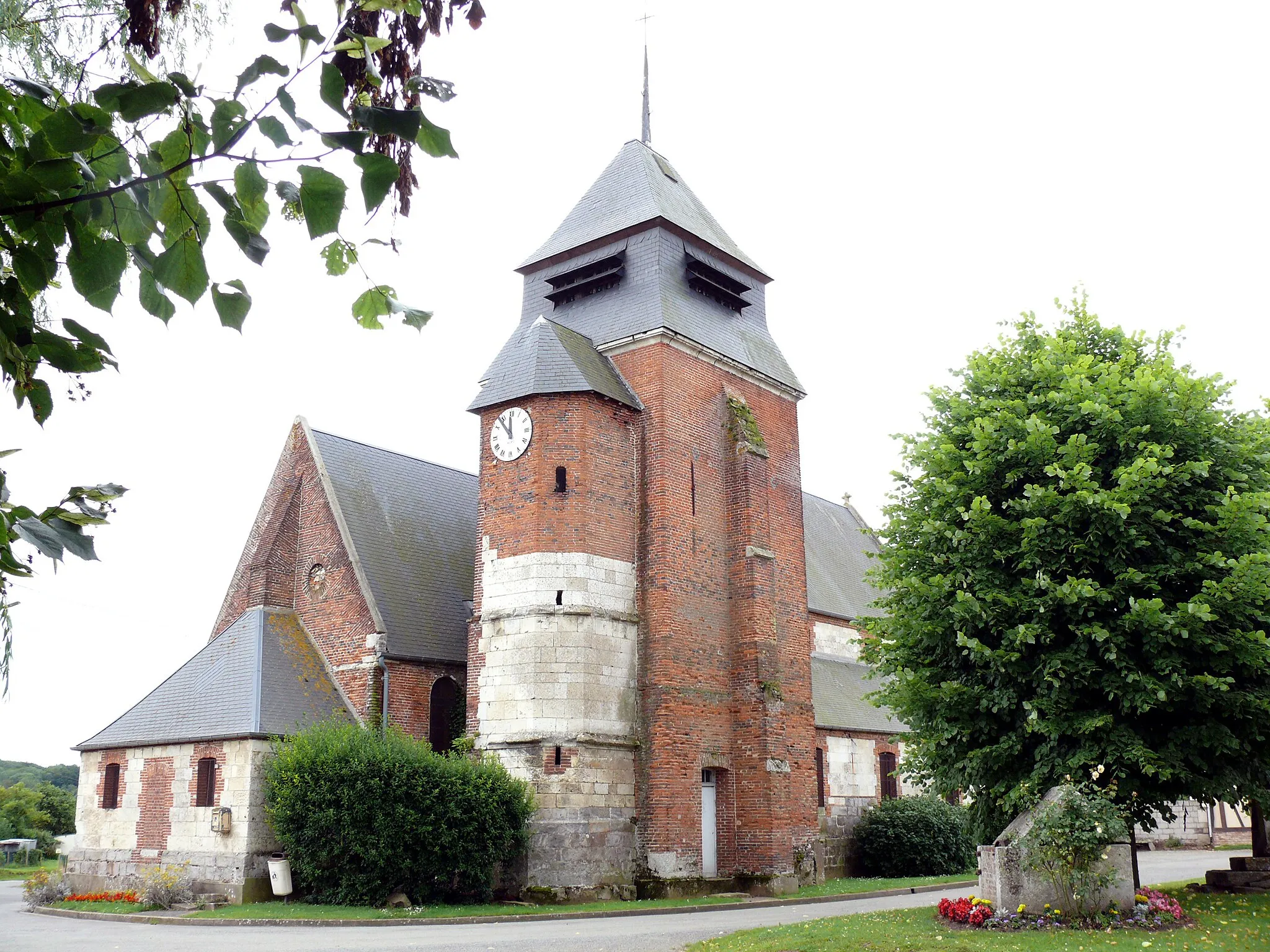 Photo showing: Hétomesnil : l'église Saint-Jean Baptiste