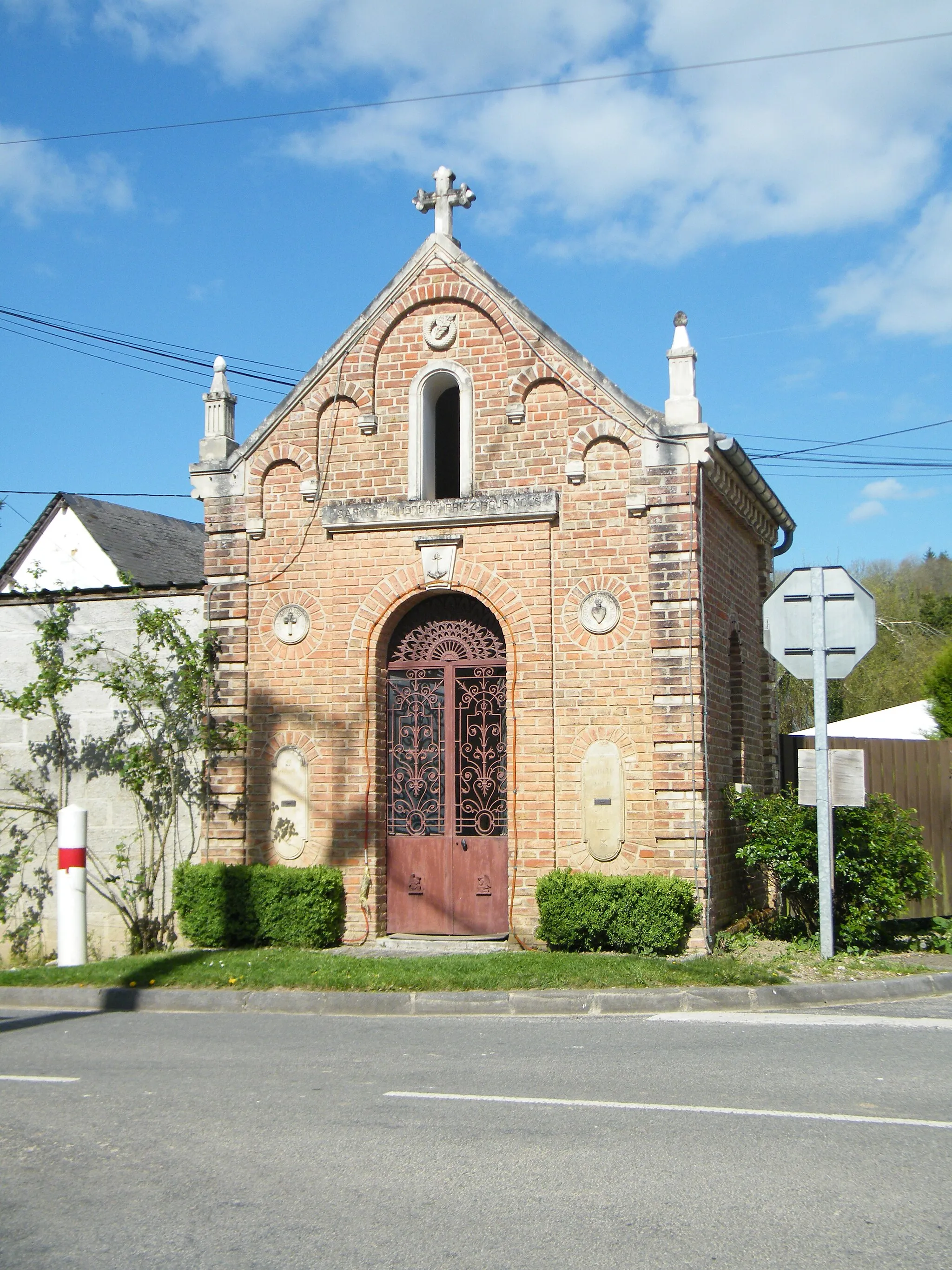 Photo showing: Chapelle à l'entrée du village, vers Le Mazis.