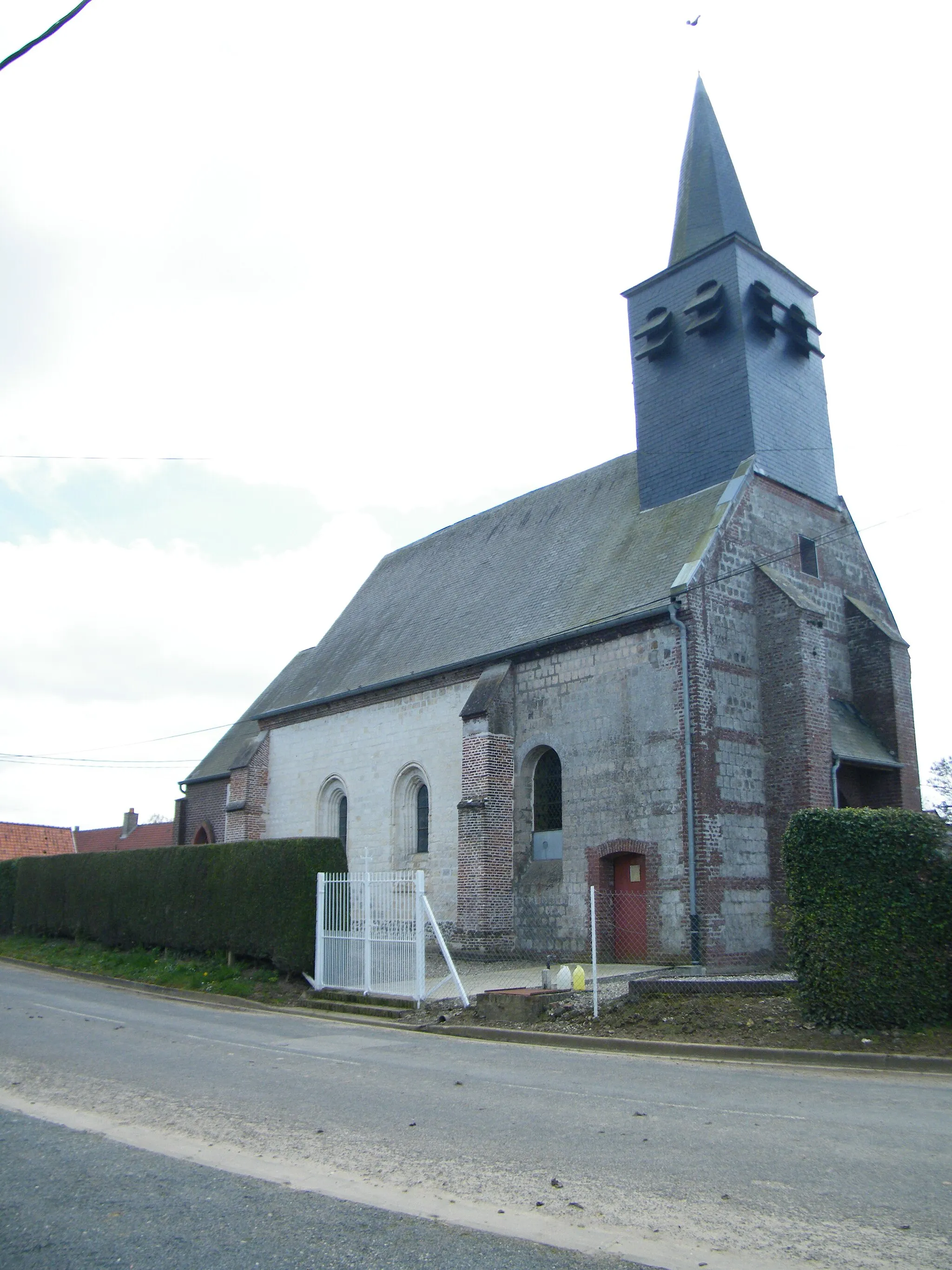 Photo showing: le côté nord de l'église.