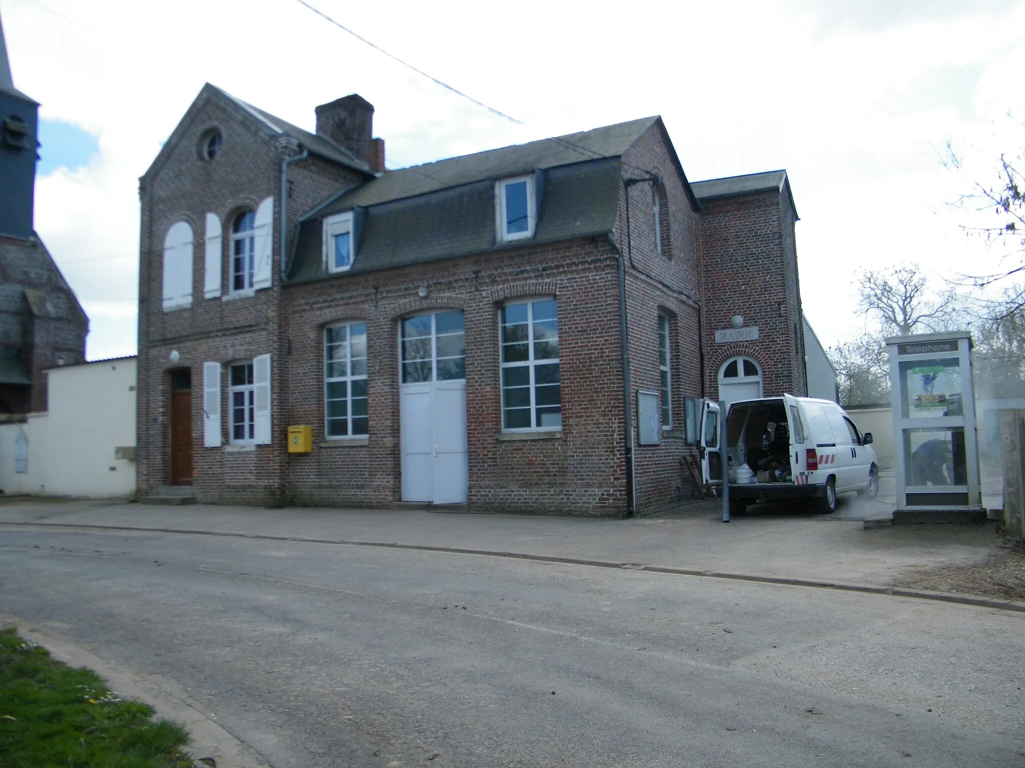 Photo showing: La mairie, l'ancienne école.