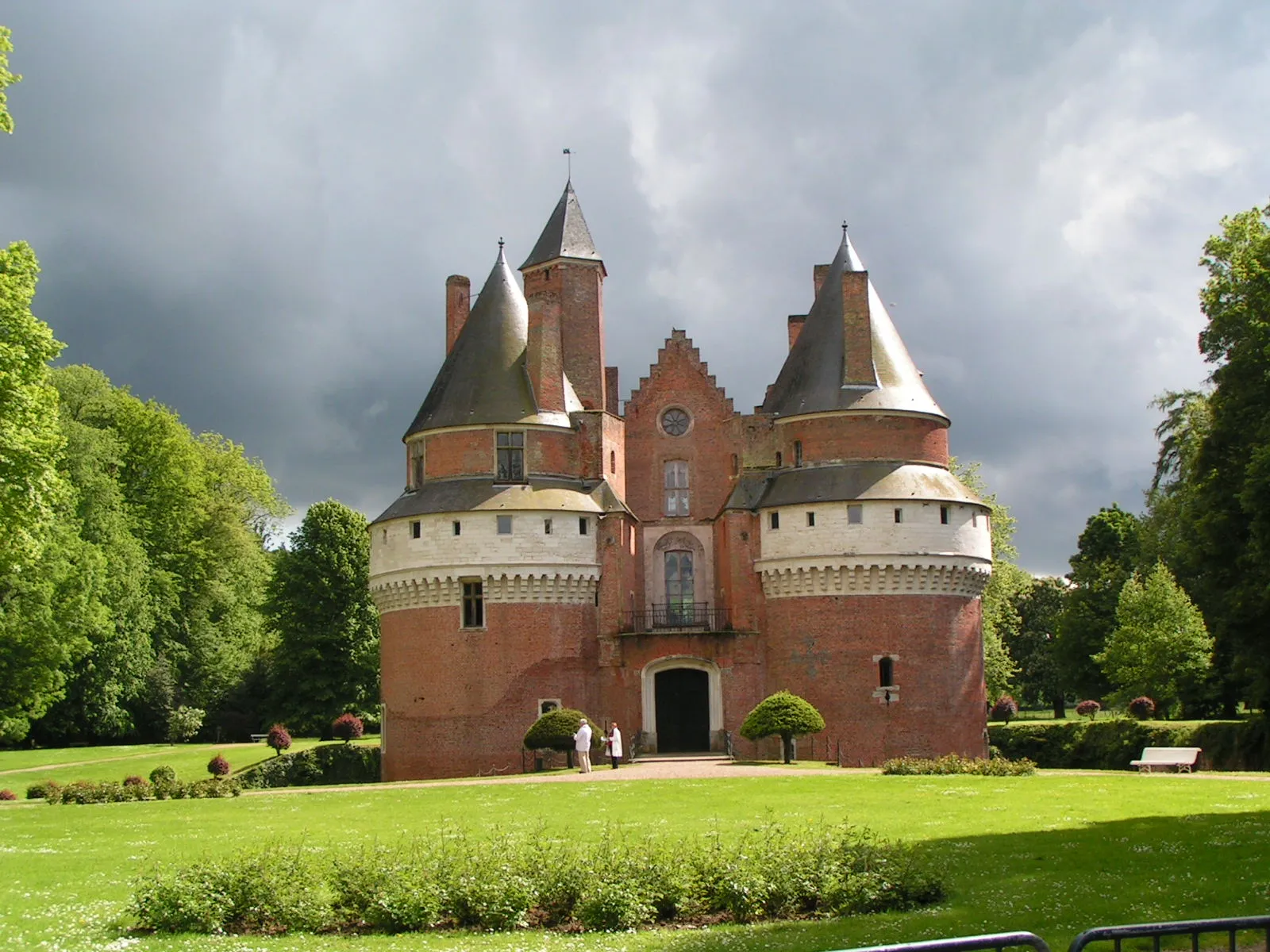 Photo showing: This is Chateau de Rambures in Picardy, France.