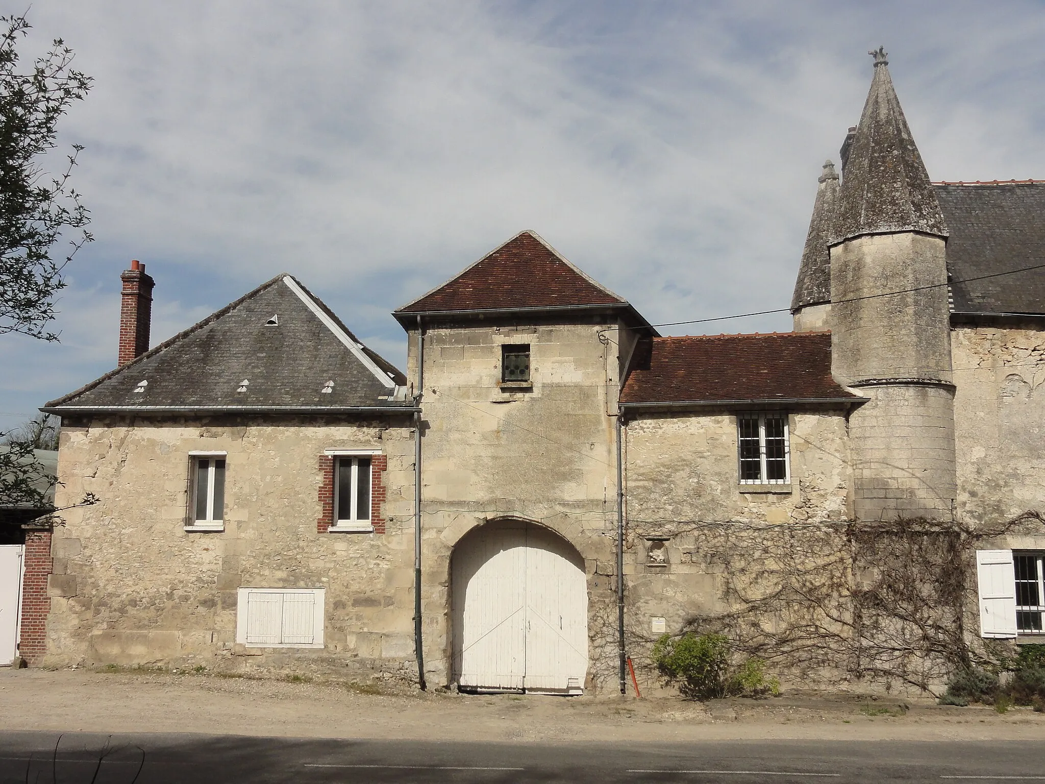 Photo showing: Manoir du XIIIe siècle, rue de Rocquemont.