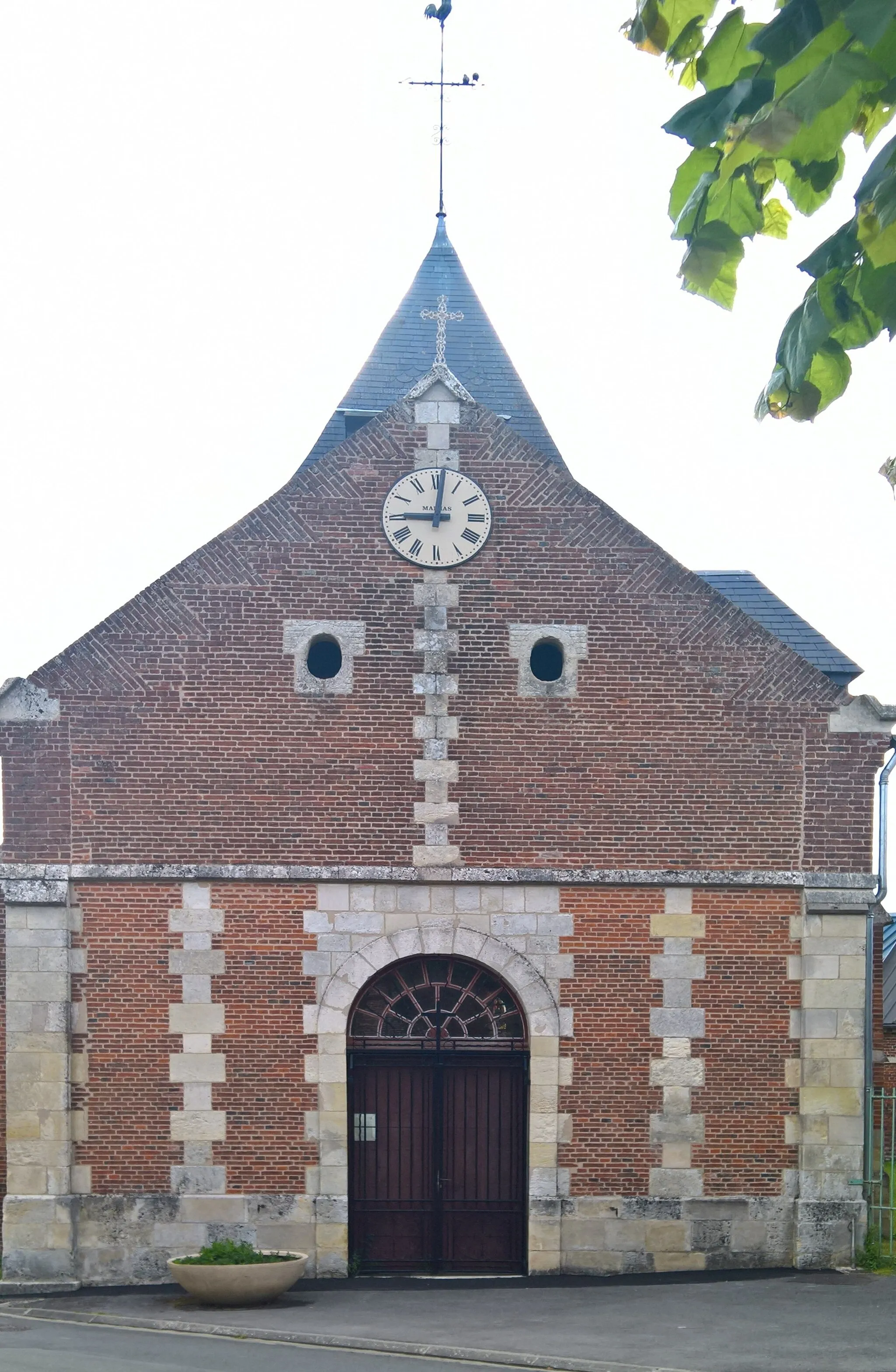 Photo showing: Puits-la-Vallée : église Notre-Dame et Saint-Prix
