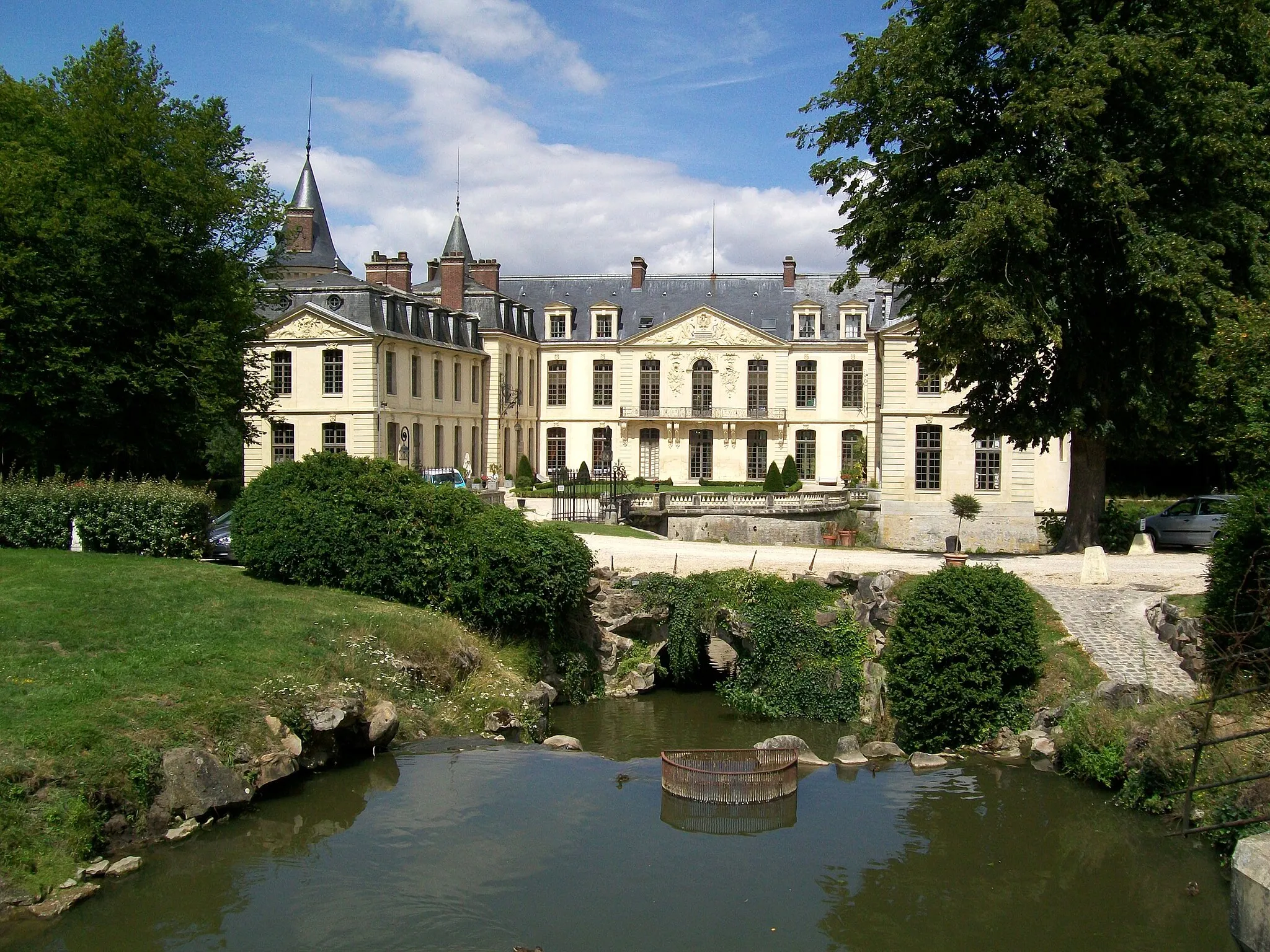 Photo showing: Château d'Ermenonville, façade sud tourné vers le Grand Parc.