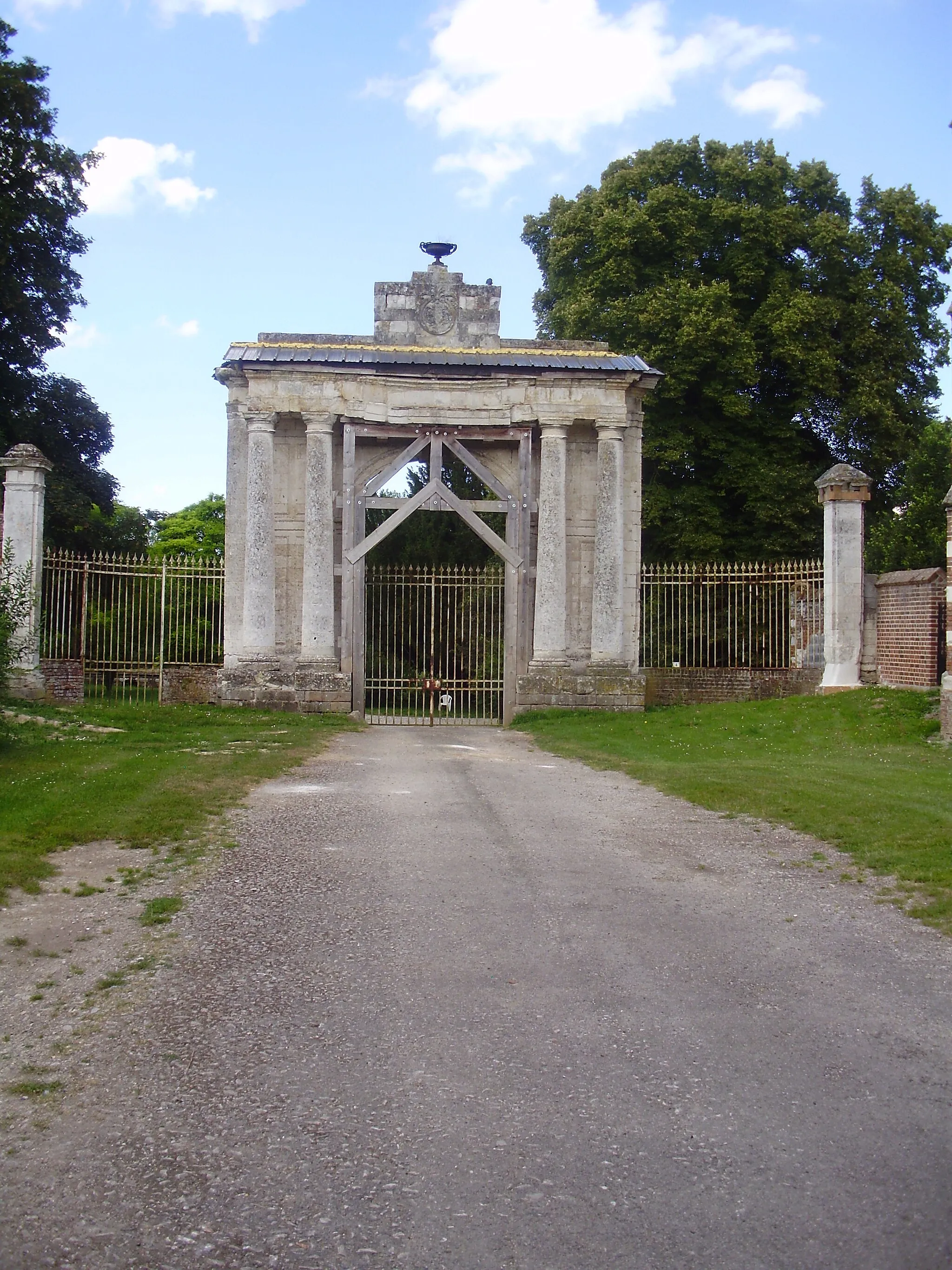 Photo showing: Château d'Oissy 2