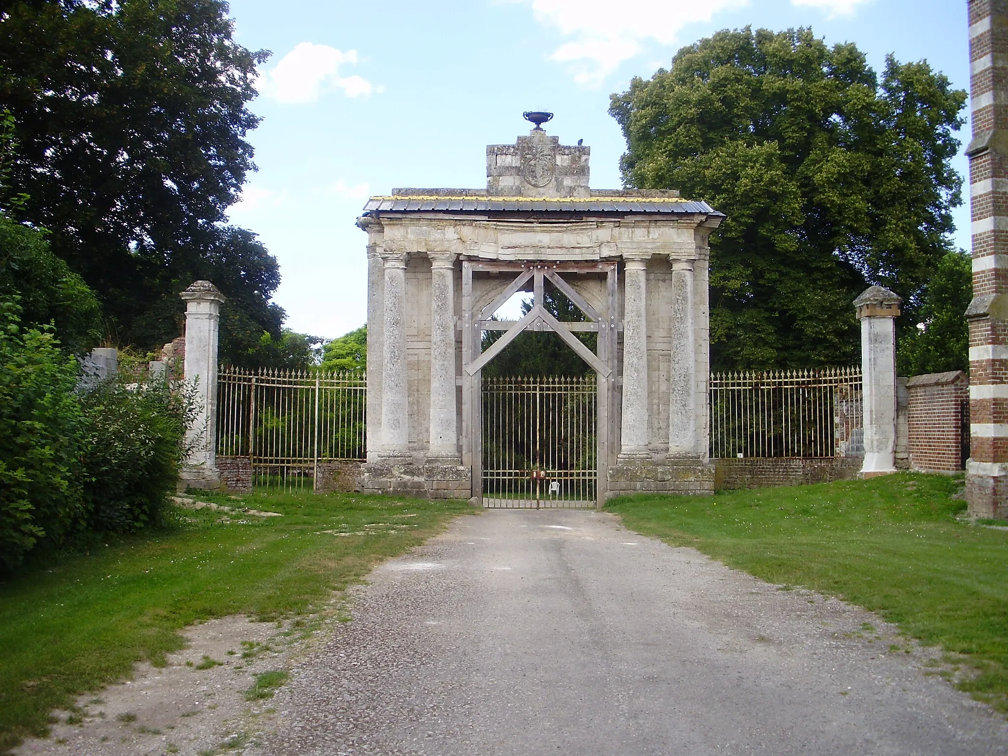 Photo showing: Château d'Oissy 1