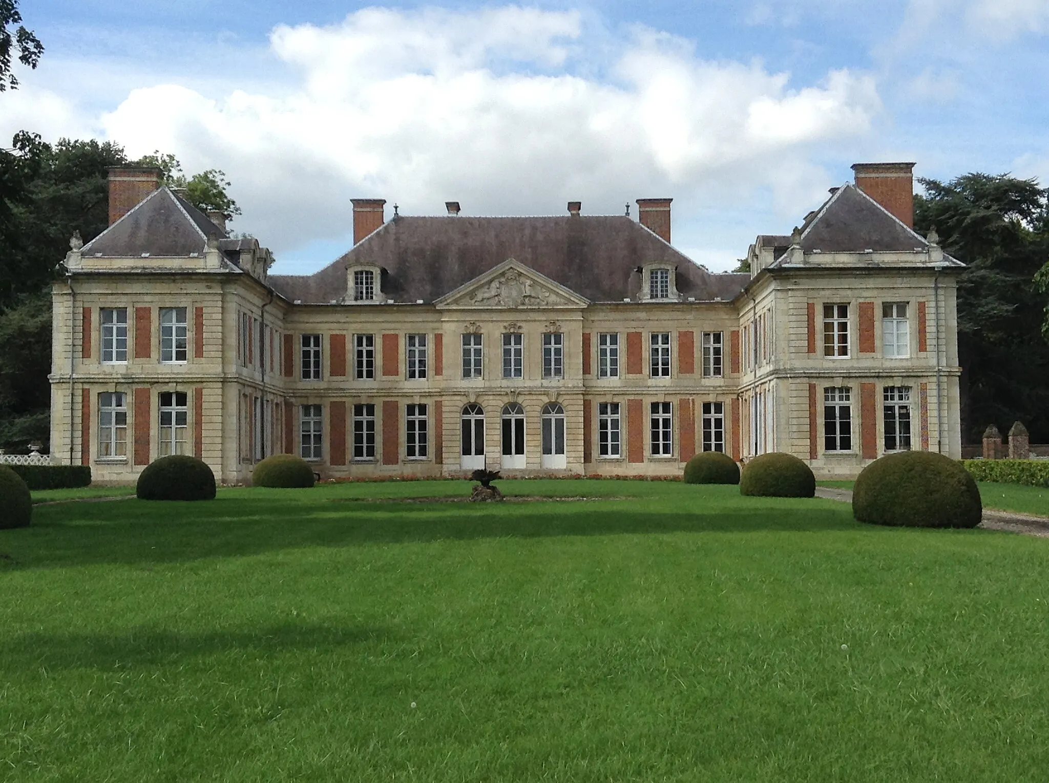 Photo showing: la façade du château de Courcelles-sous-Moyencourt, inchangée depuis 1751.