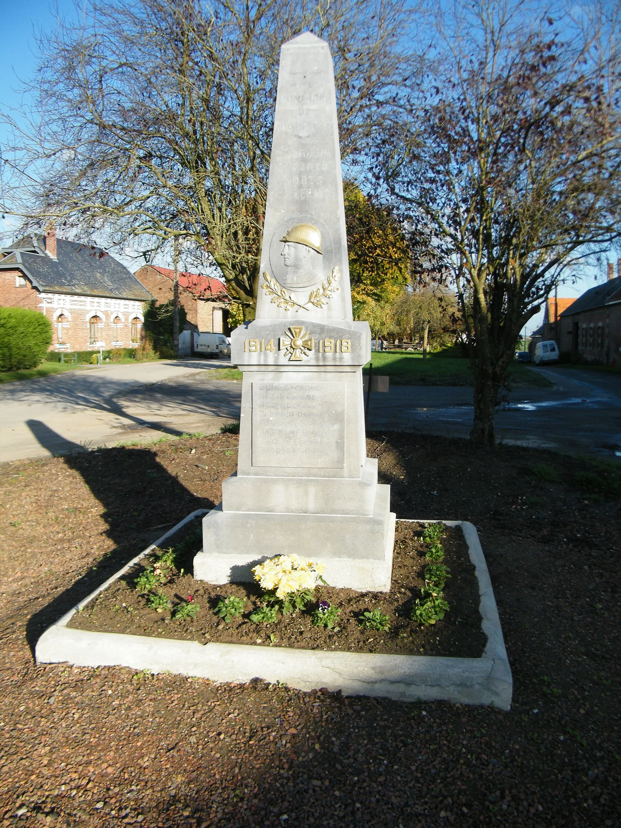 Photo showing: Monument.