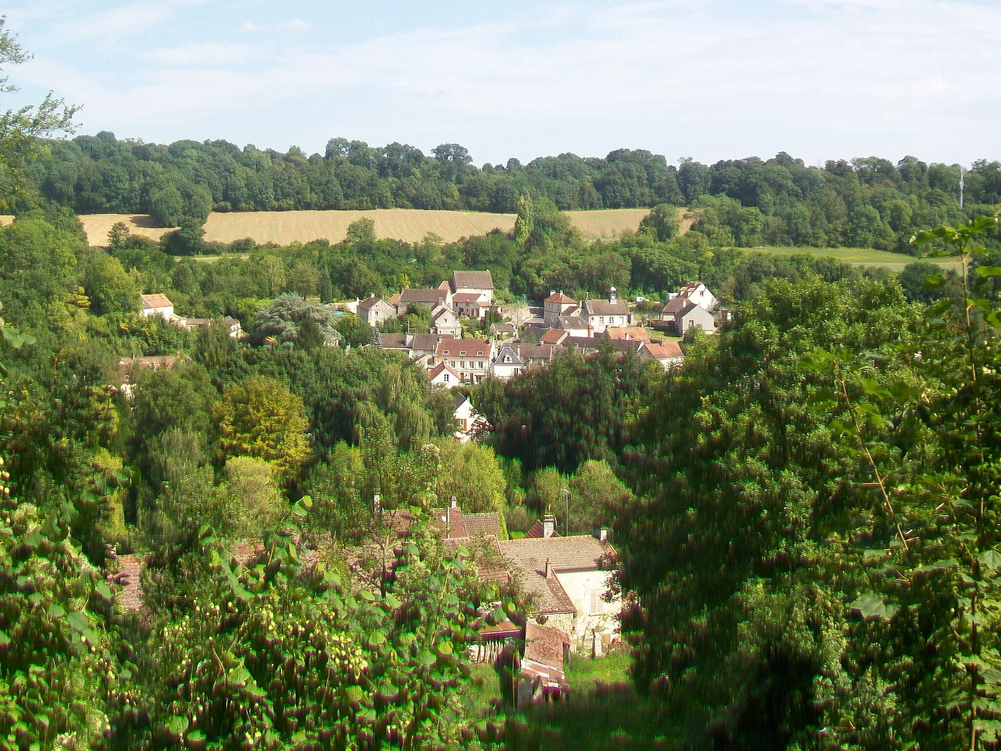 Photo showing: Vue sur le village depuis l'ouest.