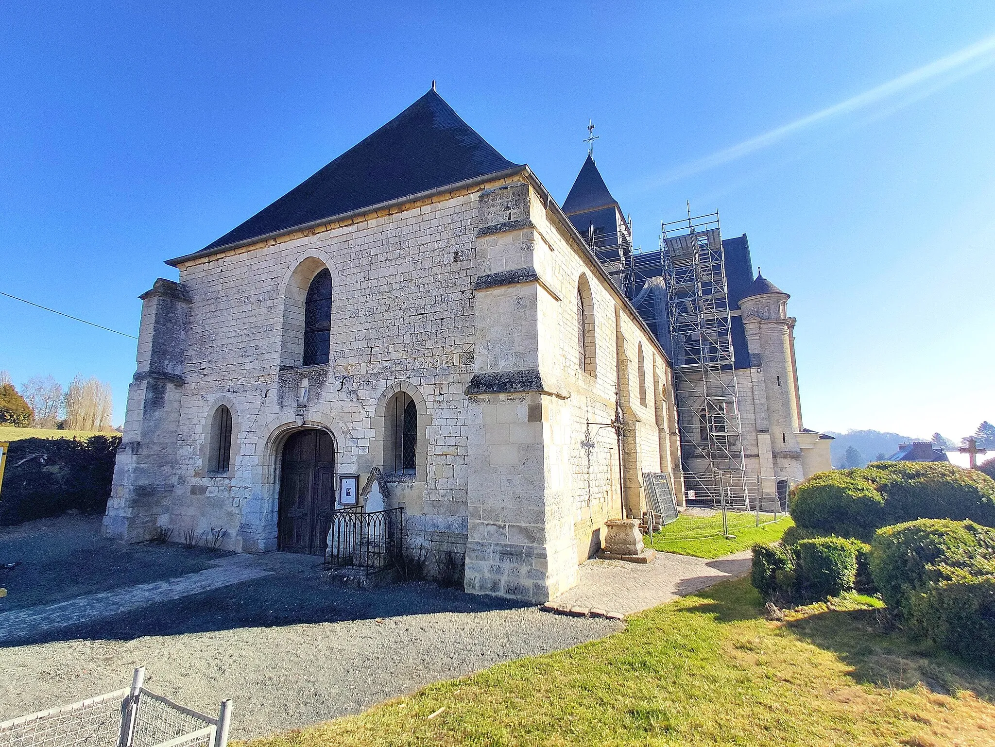 Photo showing: Bonneuil-les-Eaux : Façade est de l'église