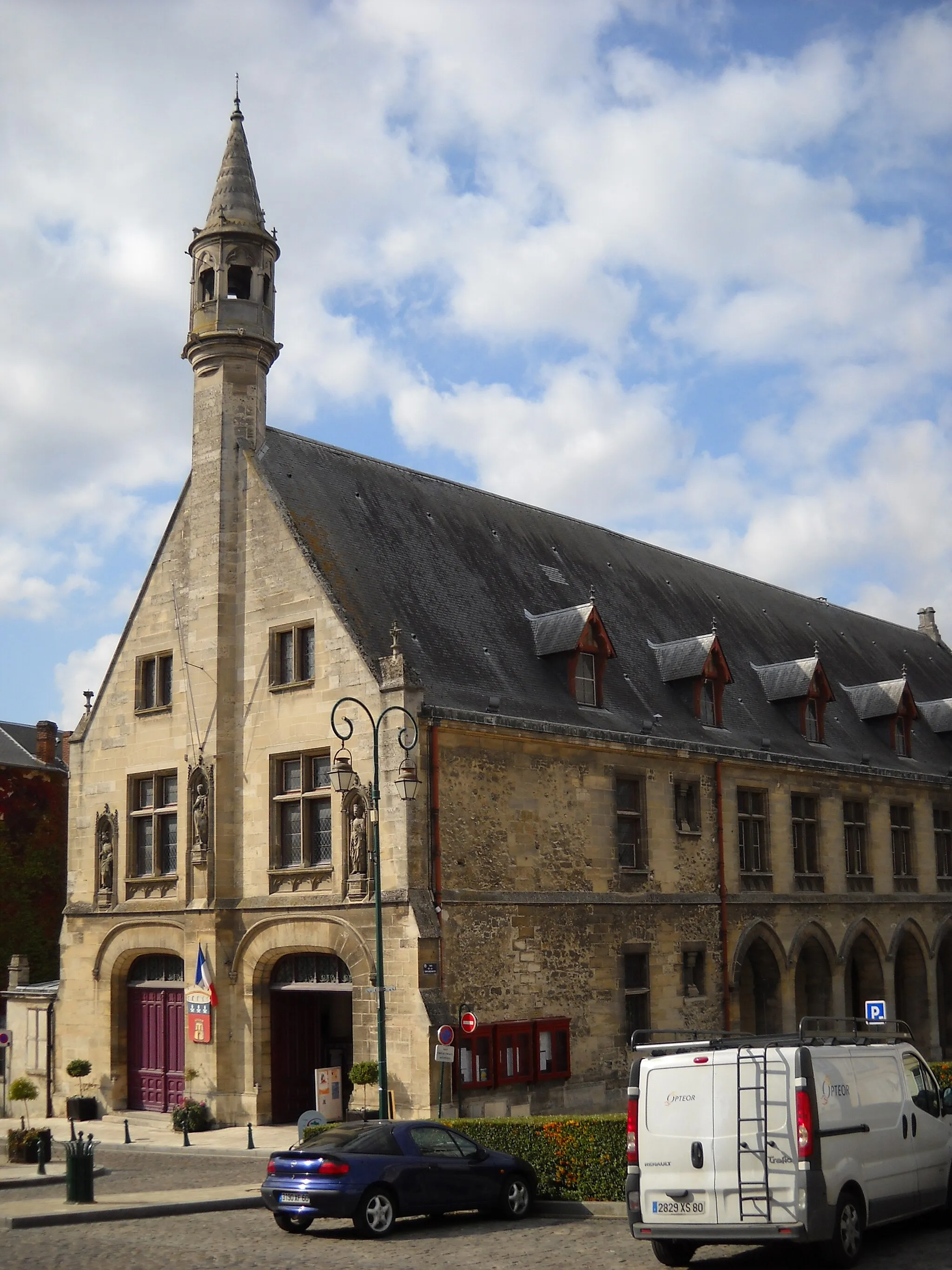 Photo showing: The town hall of Clermont, Oise, France.