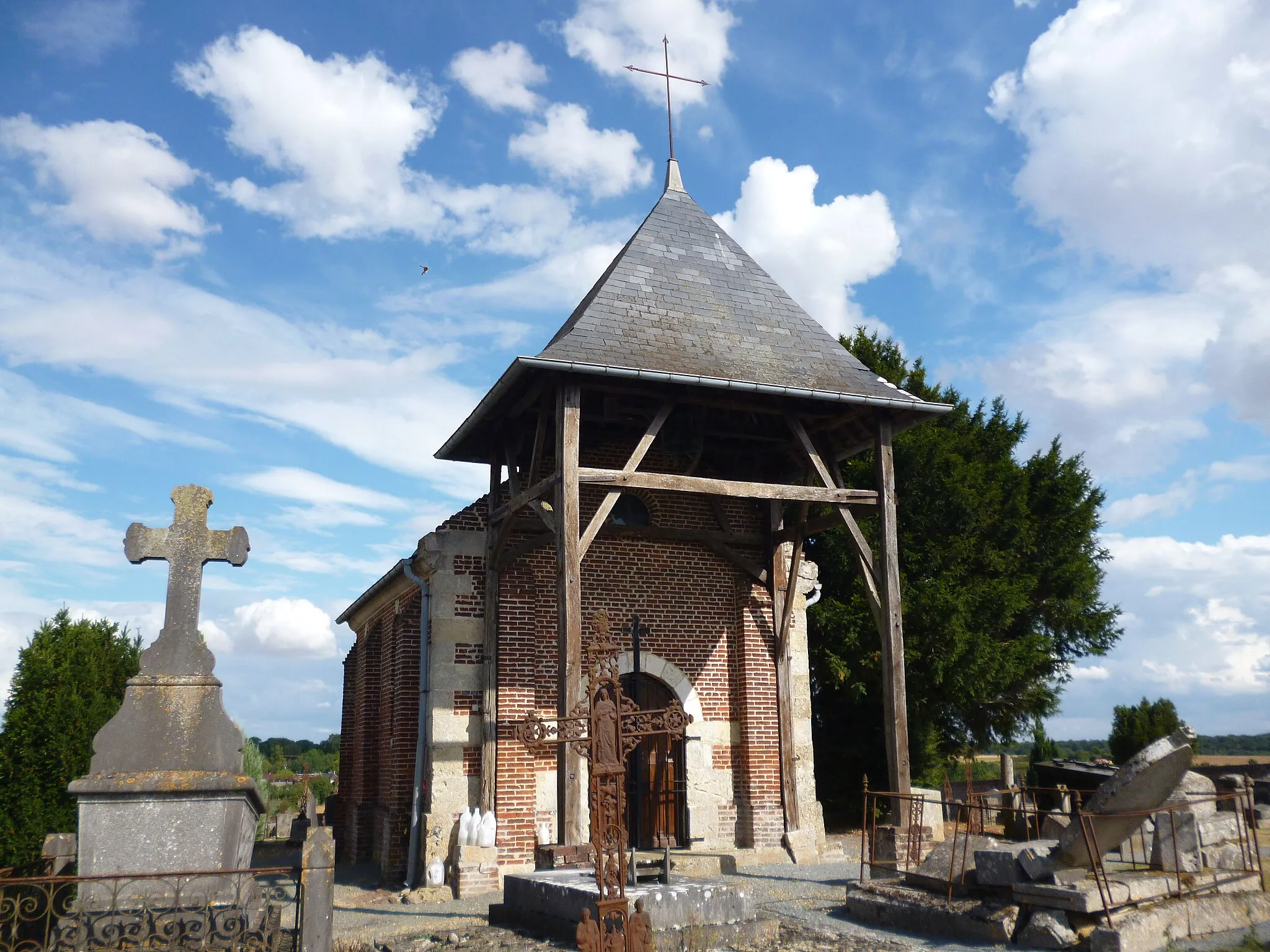 Photo showing: Chapelle située dans le cimetière situé à Nourard-le-Franc (Oise).