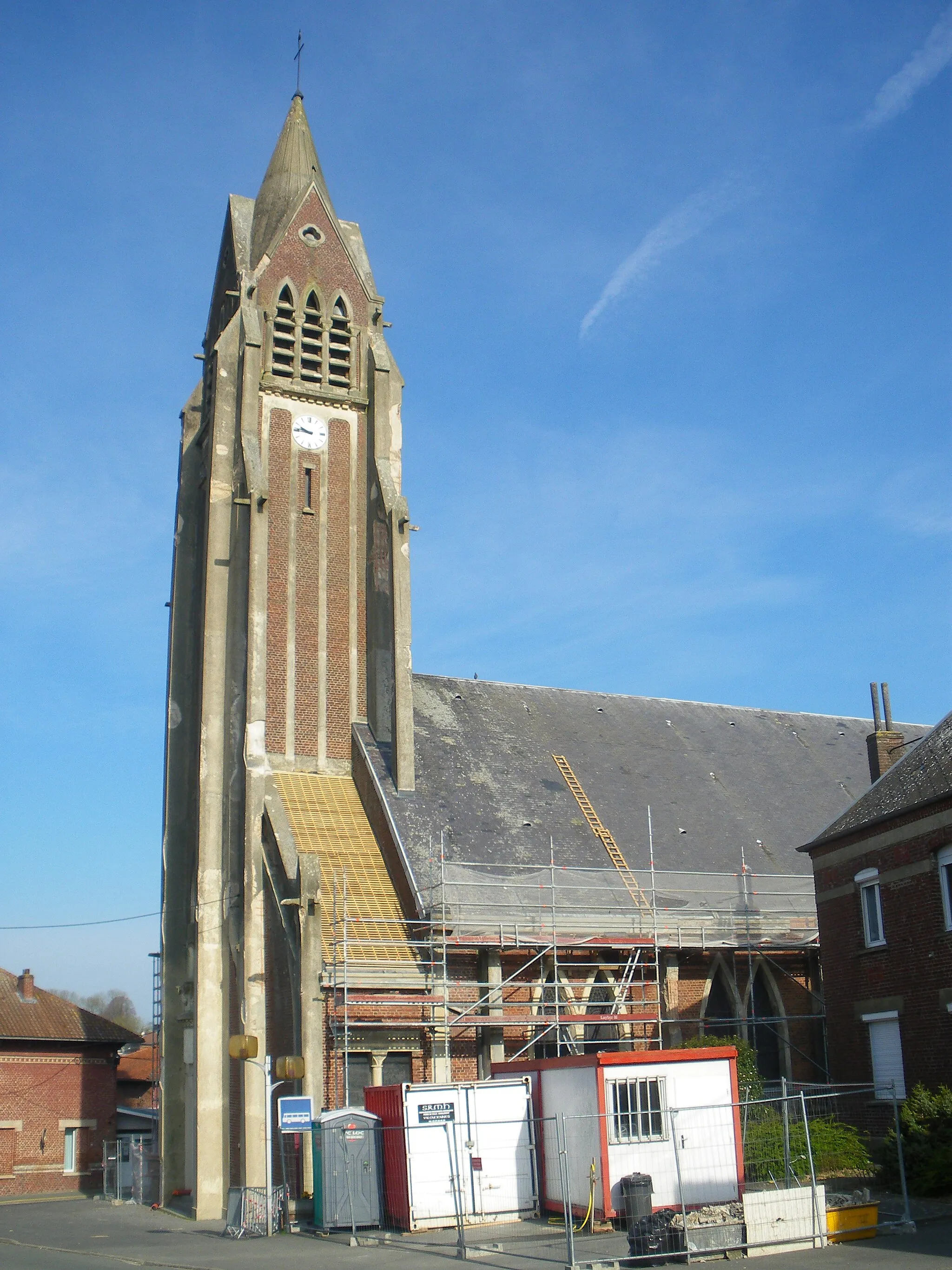 Photo showing: Vue de l'église Saint-Pierre de Bucquoy.