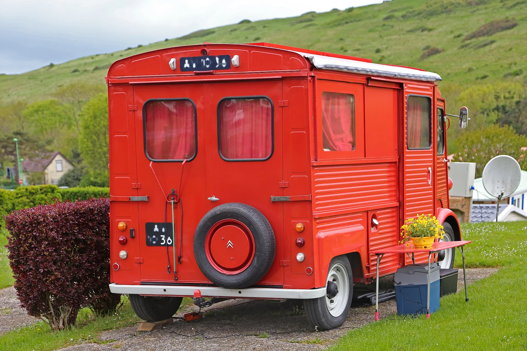 Photo showing: Citroën camper. A nostalgic vehicle seen in Petit-Caux, France.