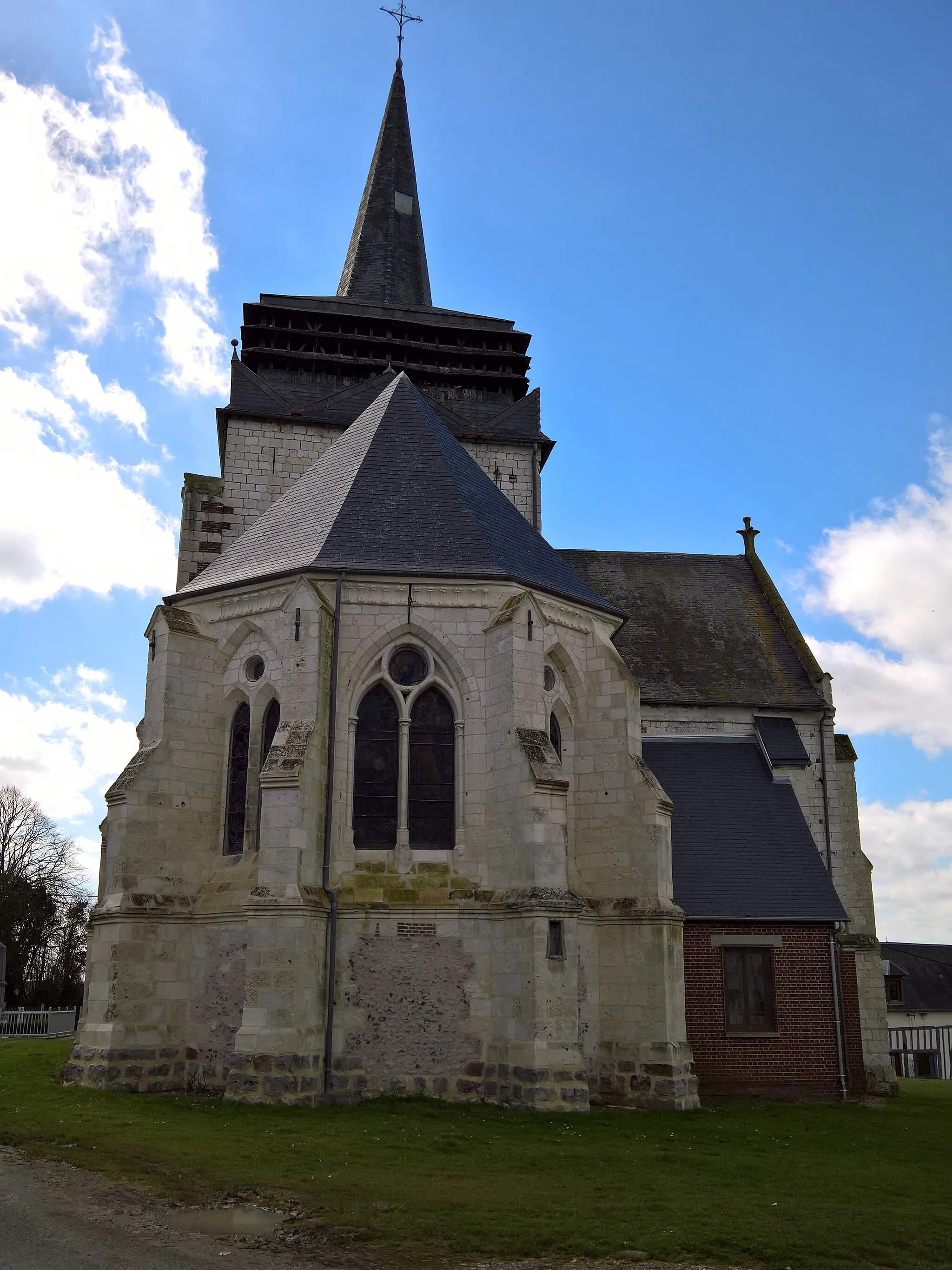 Photo showing: Daméraucourt - Le chevet de l'église Saint-Denis