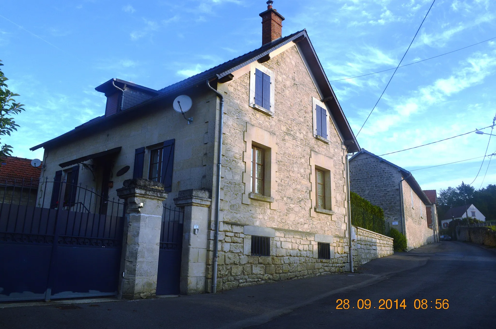 Photo showing: House at 1 Rue du Guet