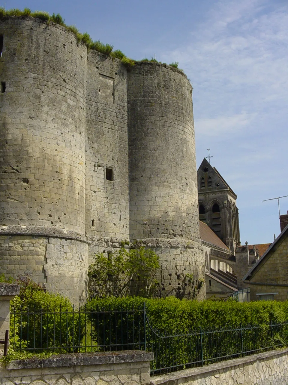 Photo showing: Medieval tower in Ambleny, Aisne, France - 2004