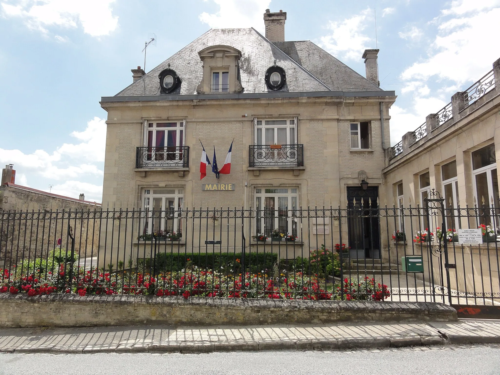 Photo showing: Ambleny (Aisne) mairie