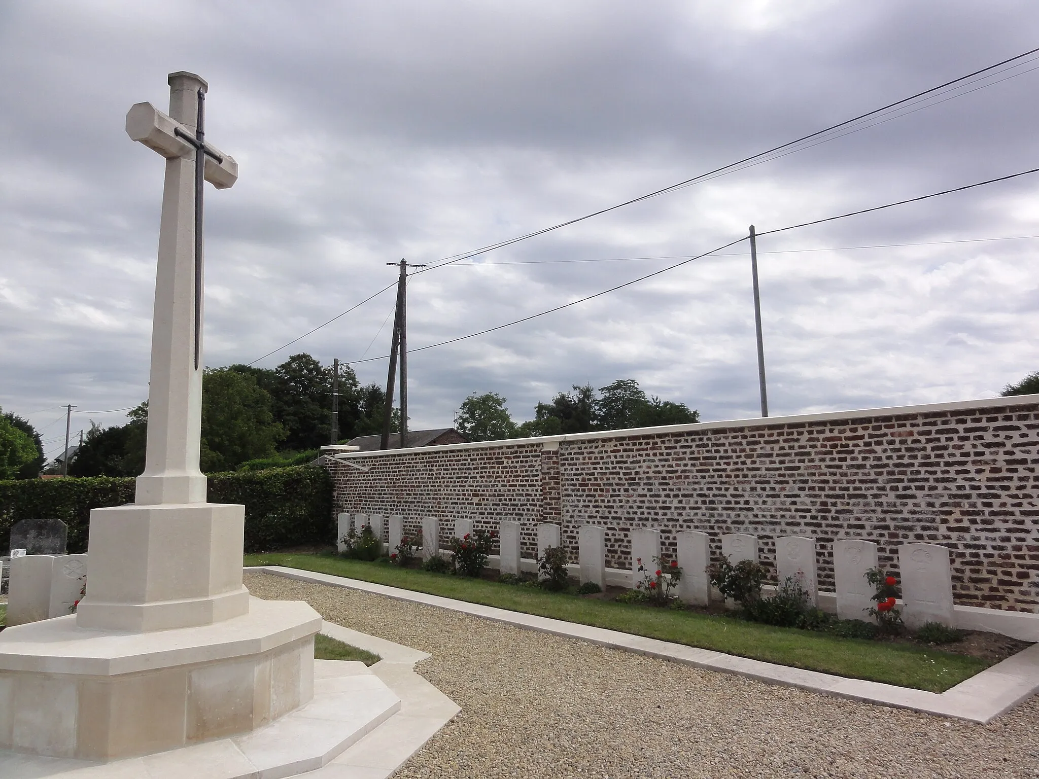 Photo showing: Annois (Aisne) cimetière, CWCG graves